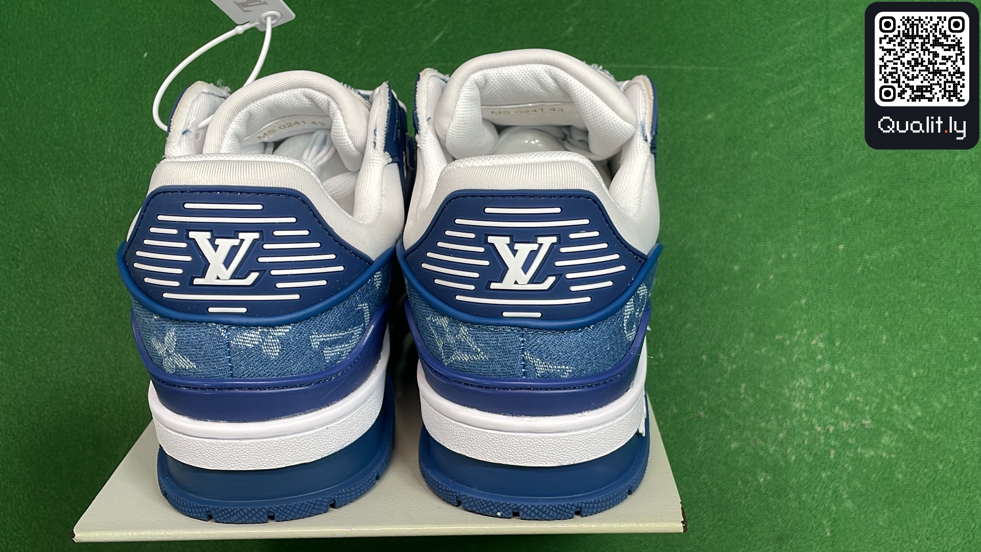 Sneakers QC photo 3 of 120