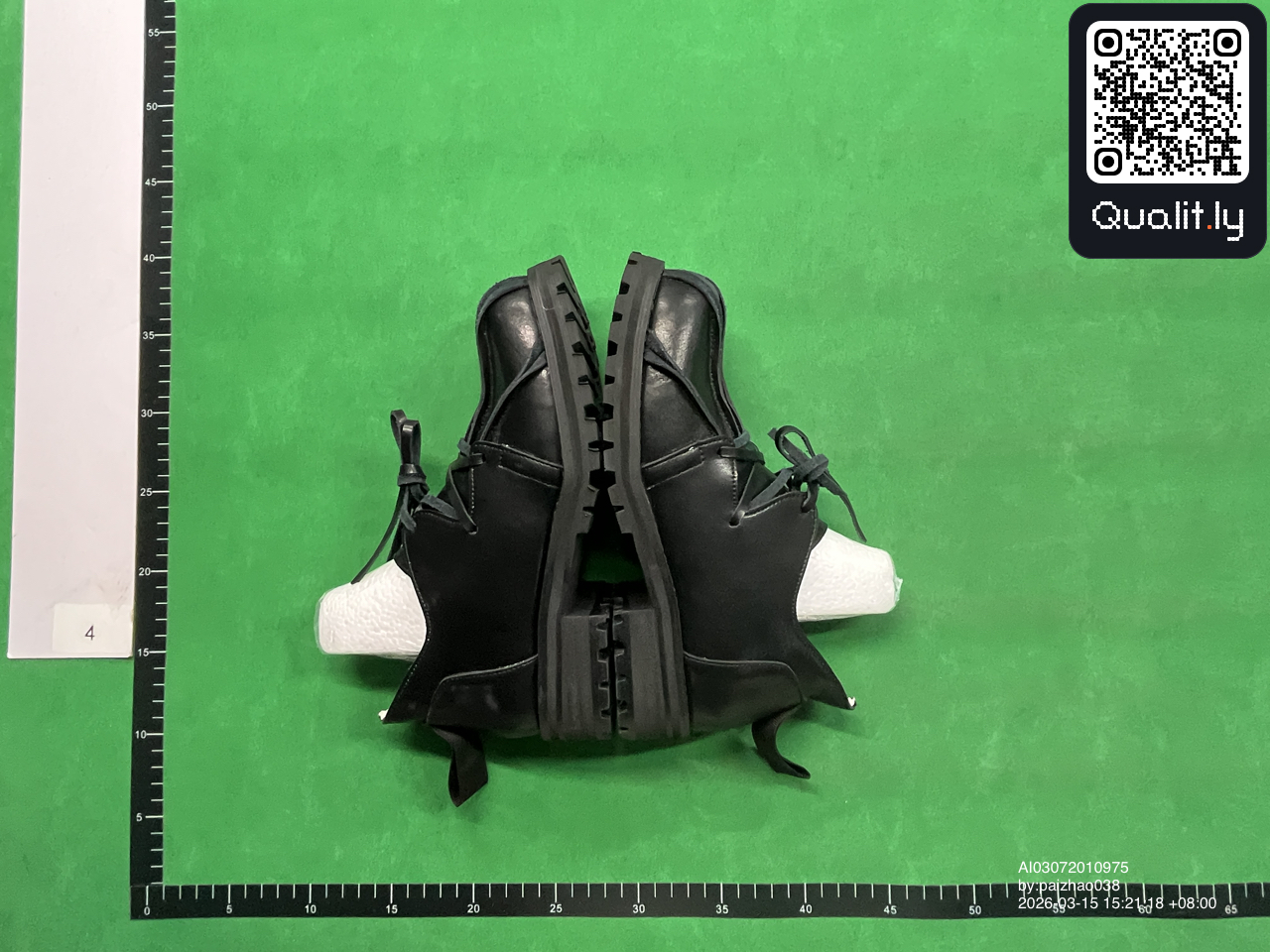 Sneakers — QC-foto 2 van 6
