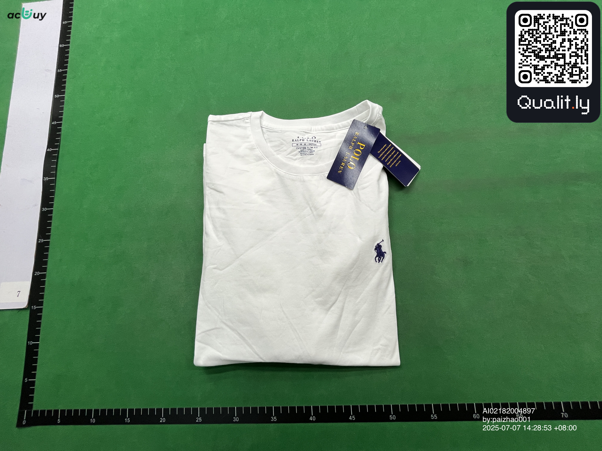 Tricou — fotografie QC 1 din 4