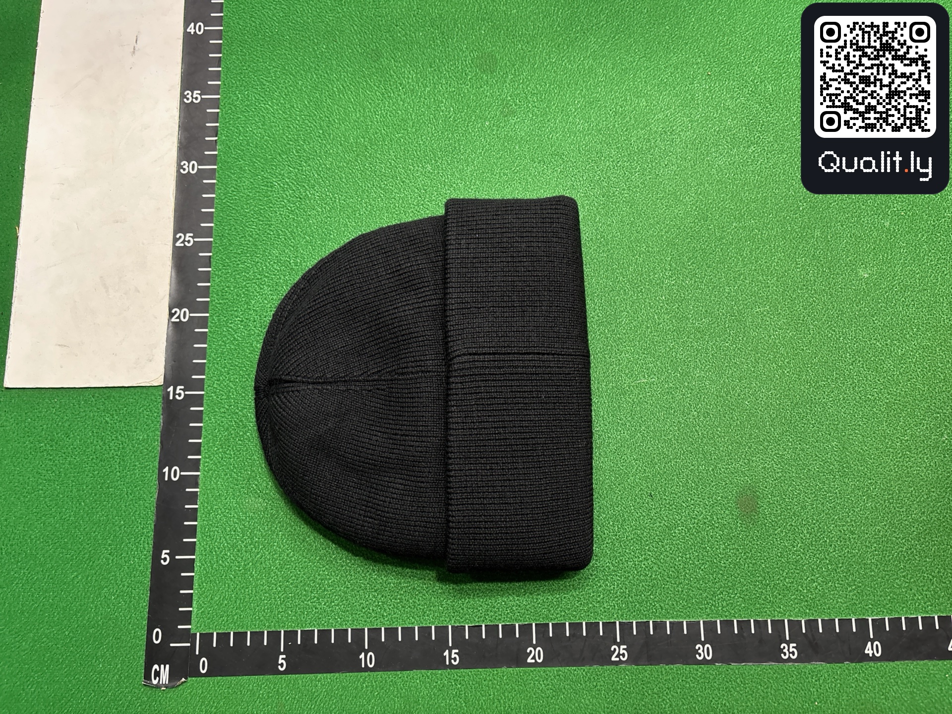 Bonnet — photo QC 2 sur 3
