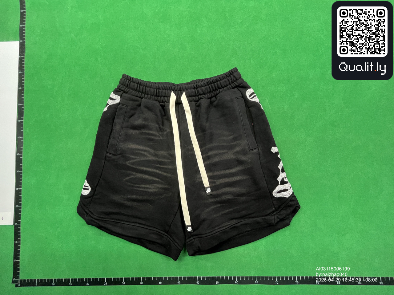 Shorts QC photo 3 of 20