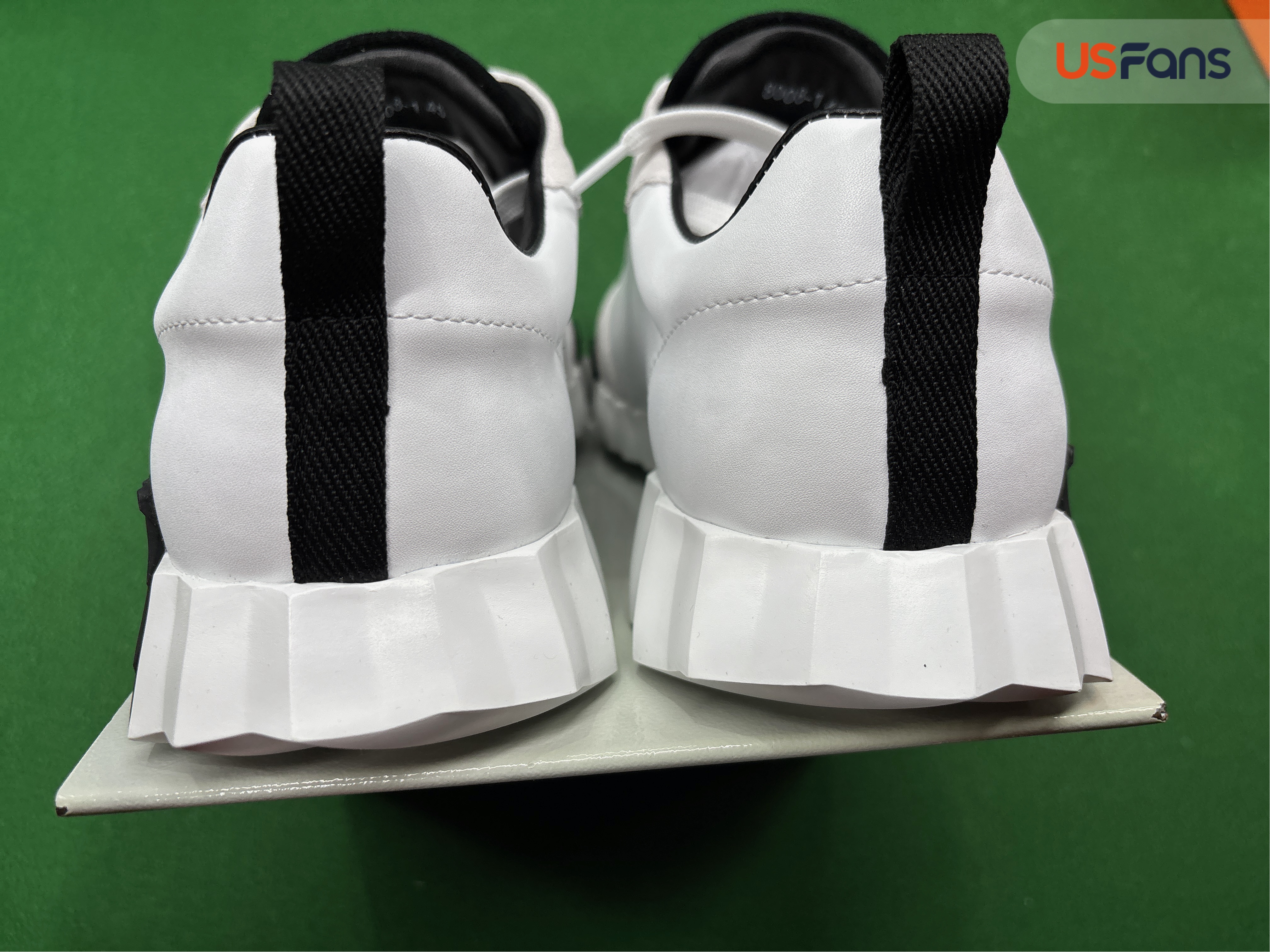 Sneakers QC photo 3 of 6