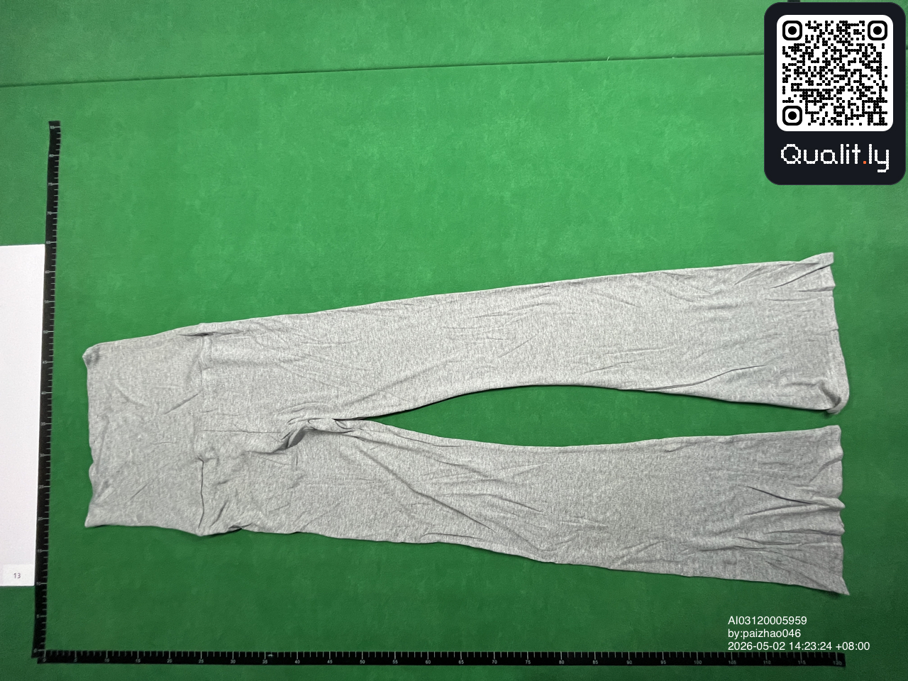 Pantaloni — fotografie QC 2 din 4