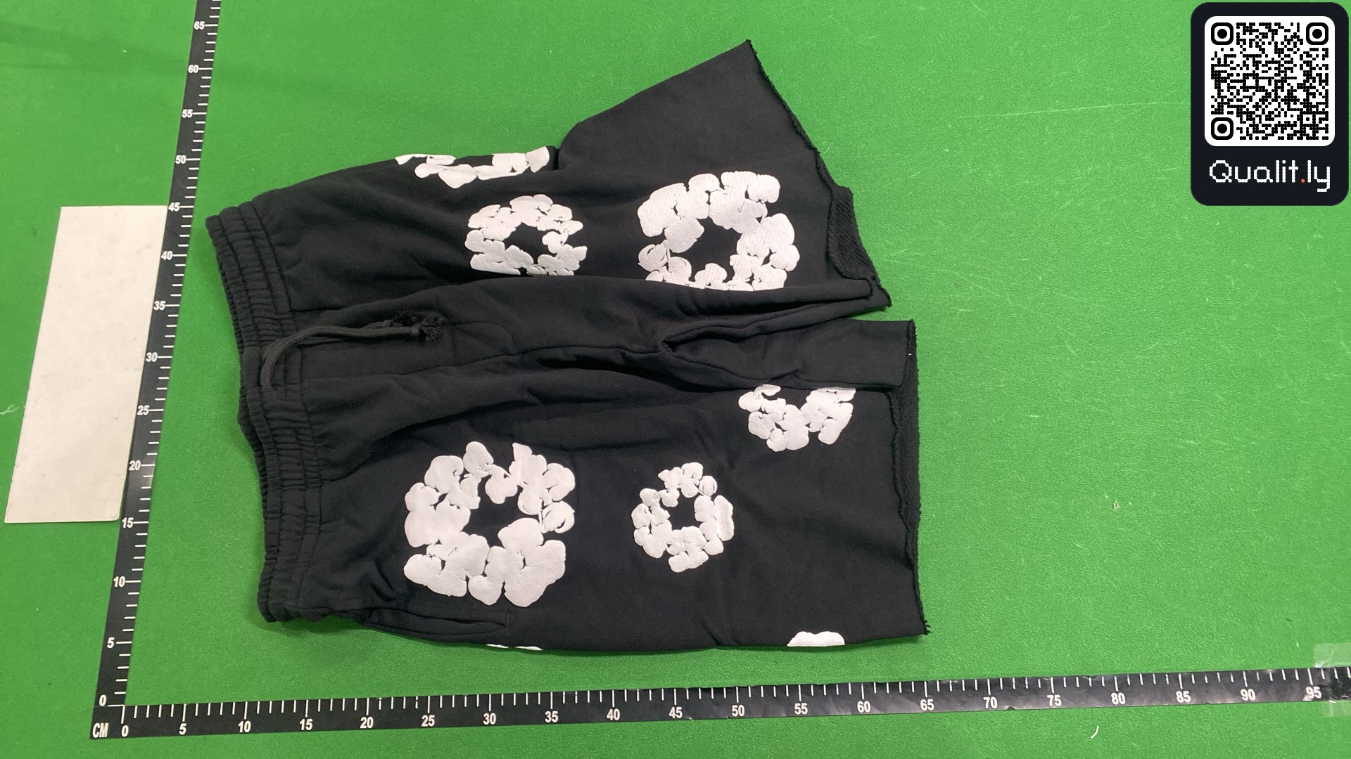 Shorts QC photo 2 of 12