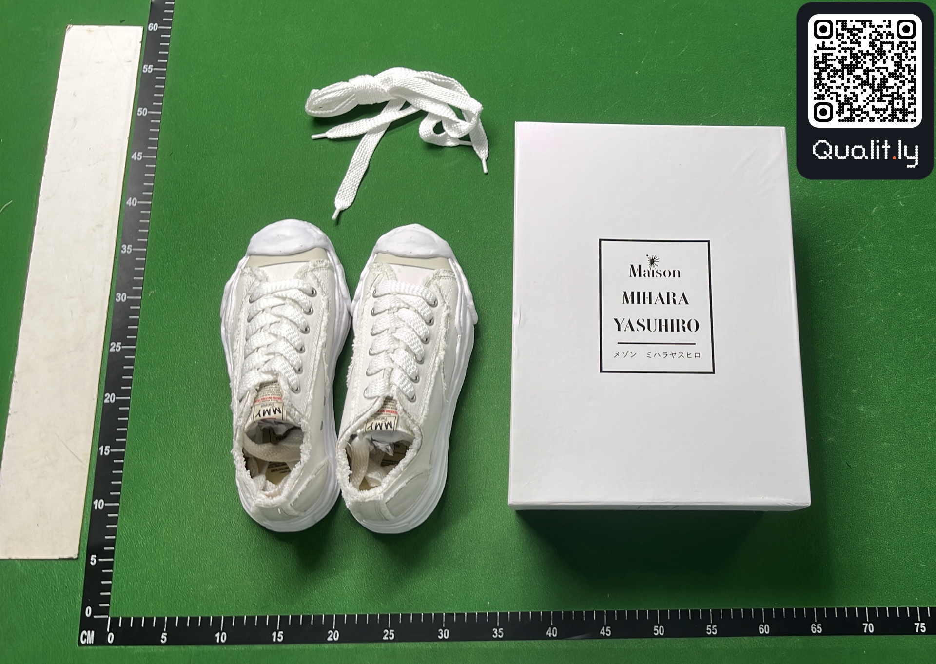 Sneakers QC photo 1 of 6