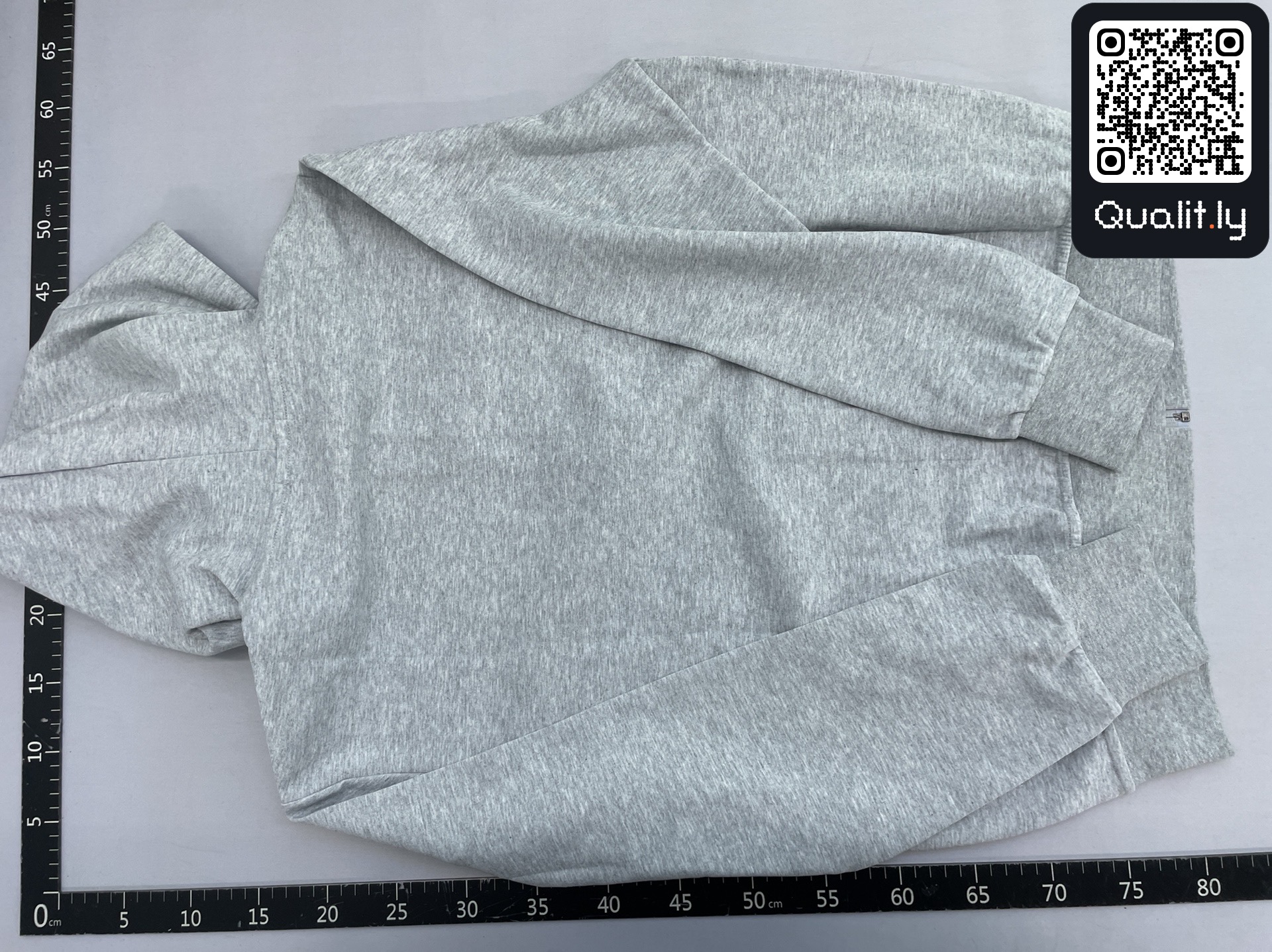 Hoodie — QC-Foto 3 von 78