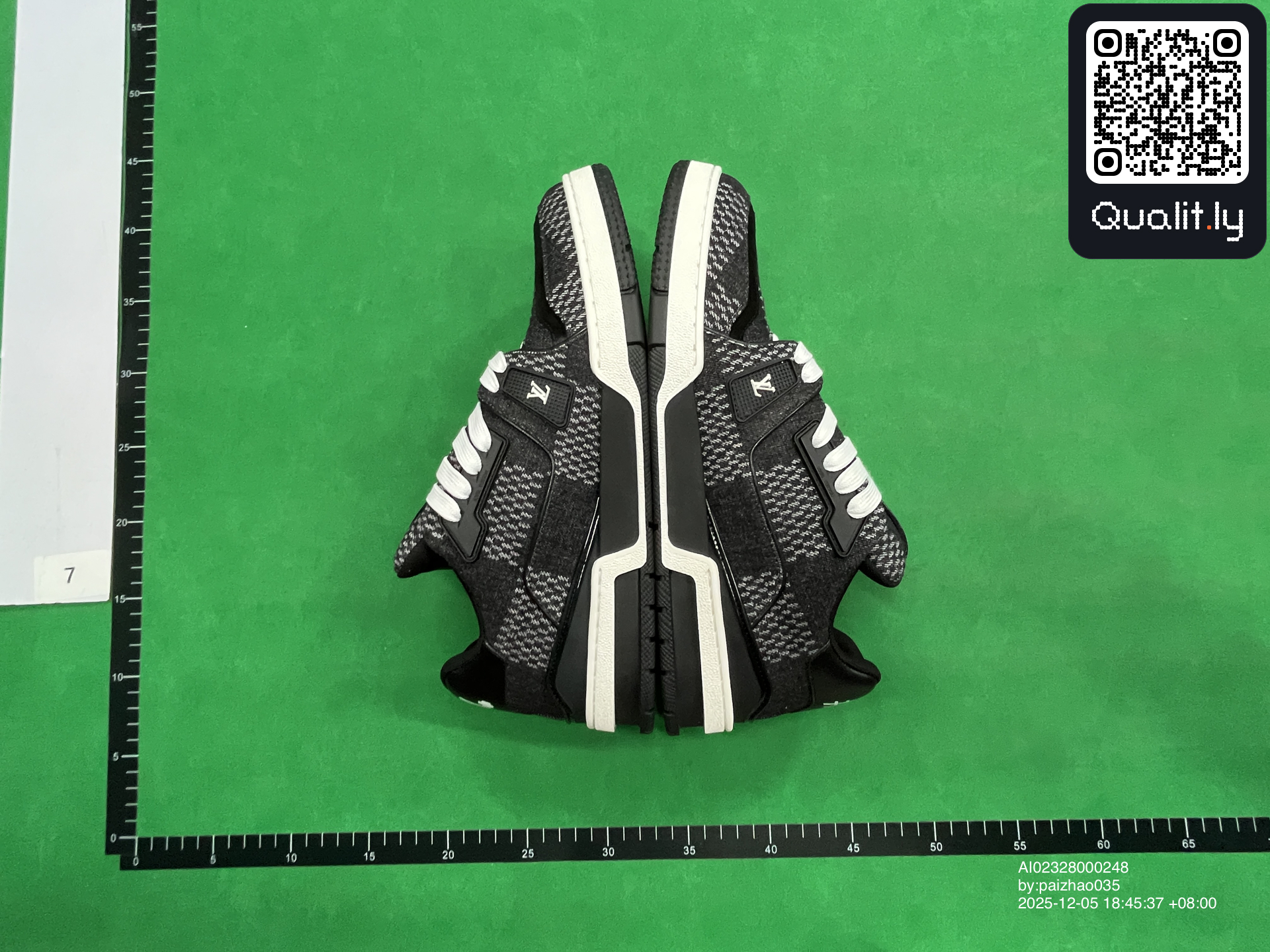 Sneakers — QC-foto 1 van 30