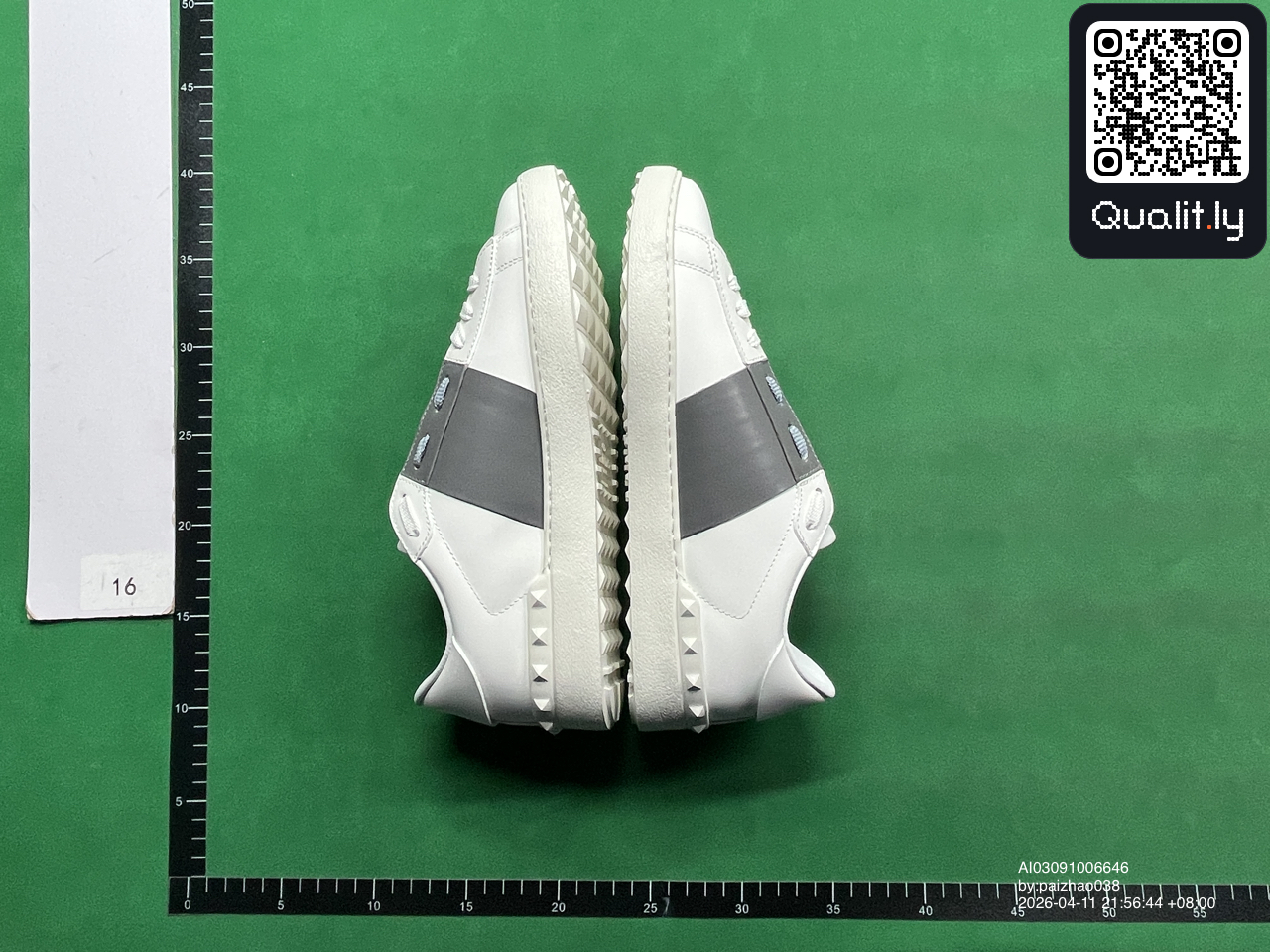 Sneaker — QC-Foto 1 von 28