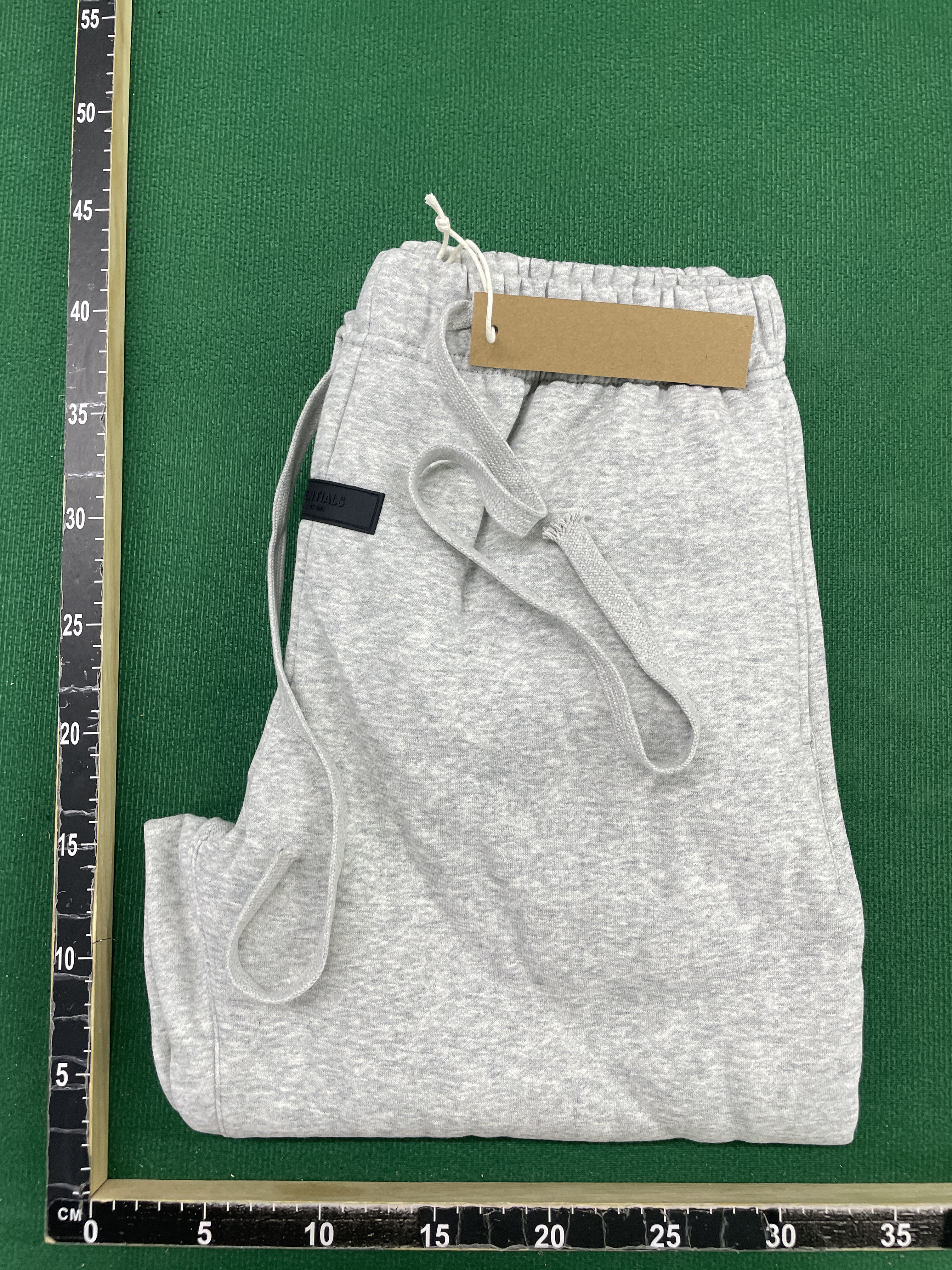 Pants QC photo 1 of 106