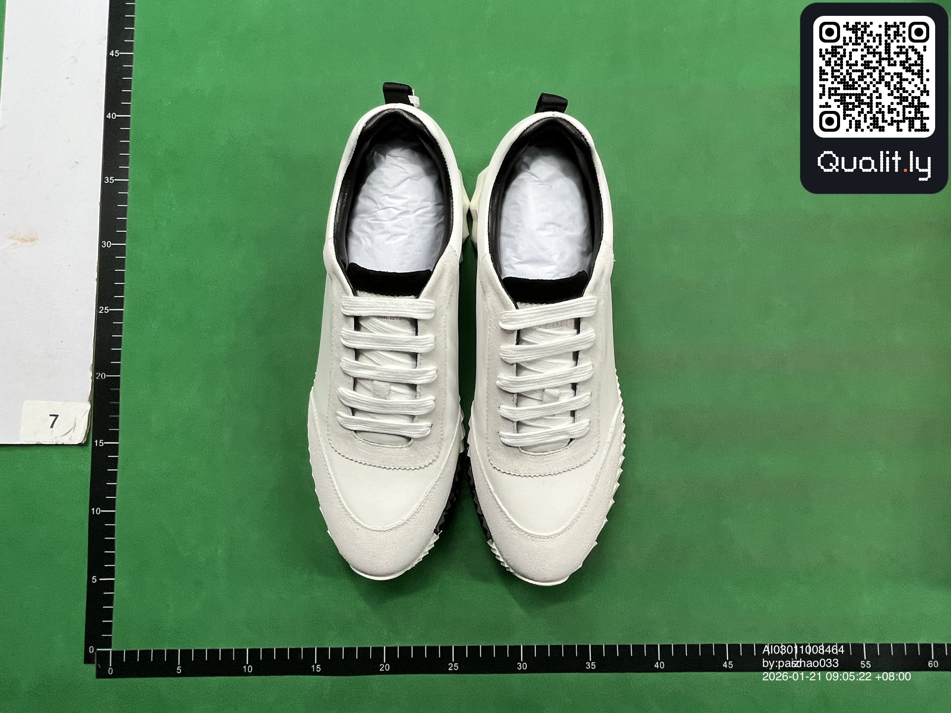 Sneakers — foto QC 1 di 6