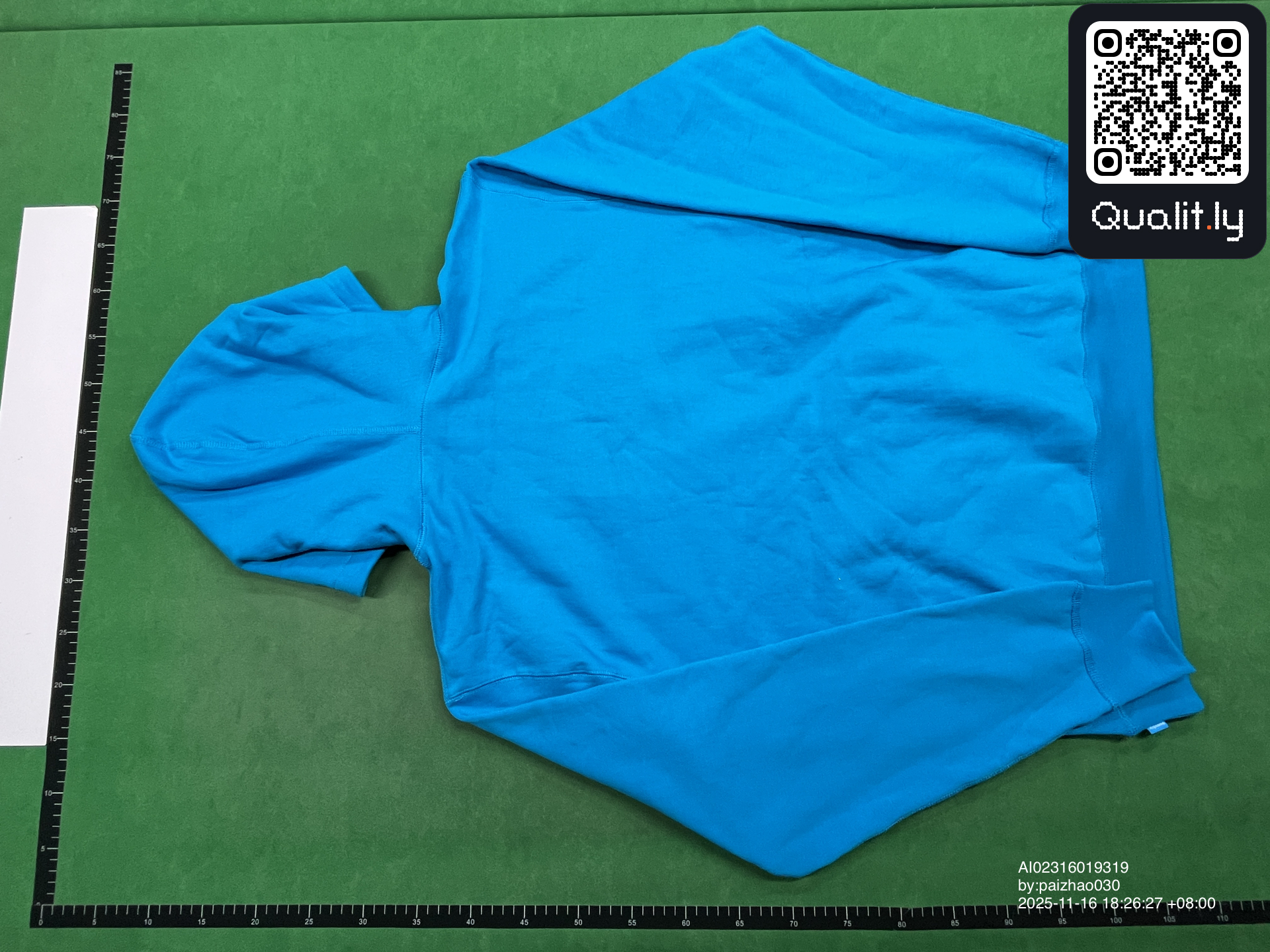 Hoodie — QC-foto 3 van 30