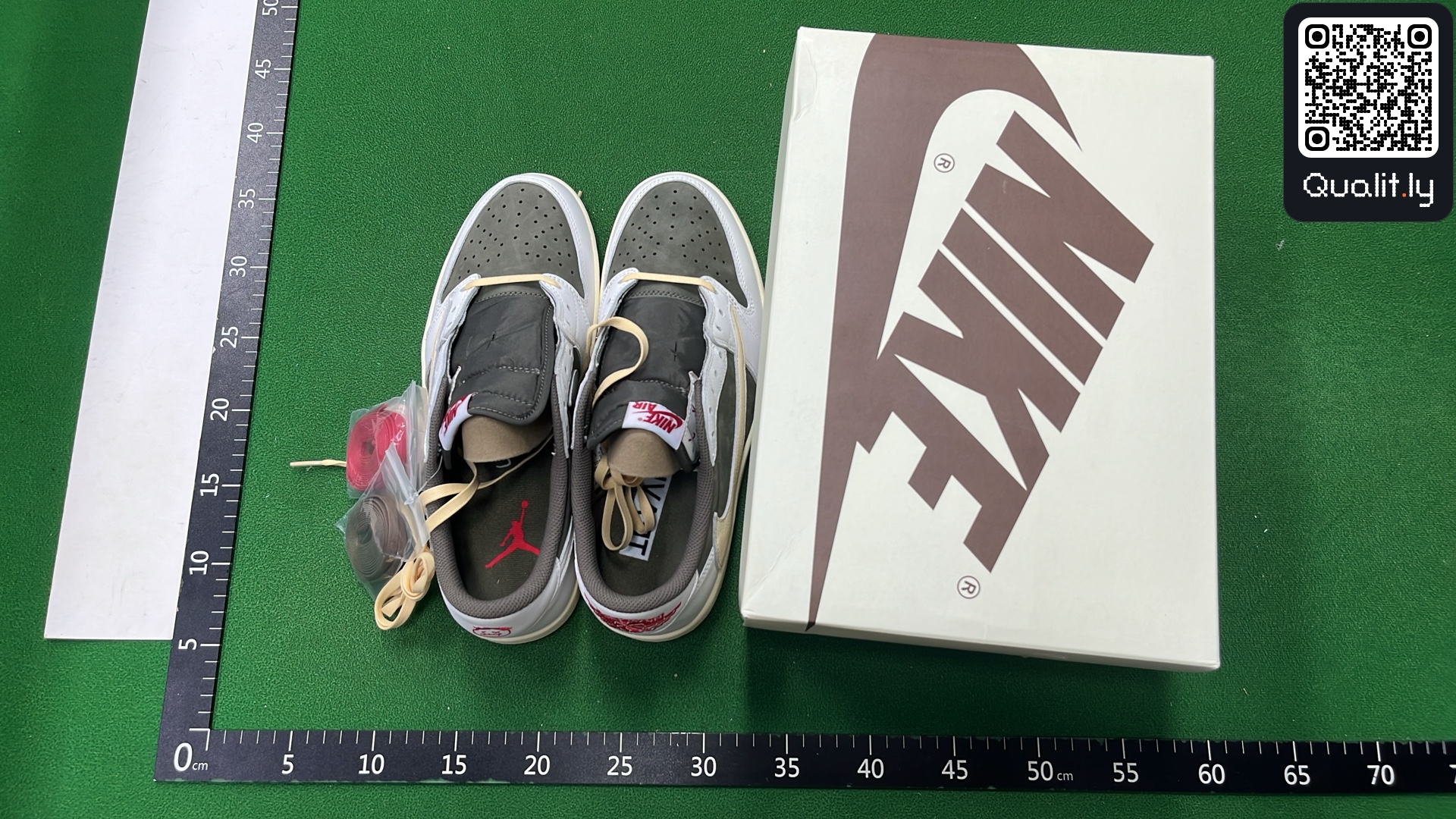 Sneakers QC photo 1 of 167