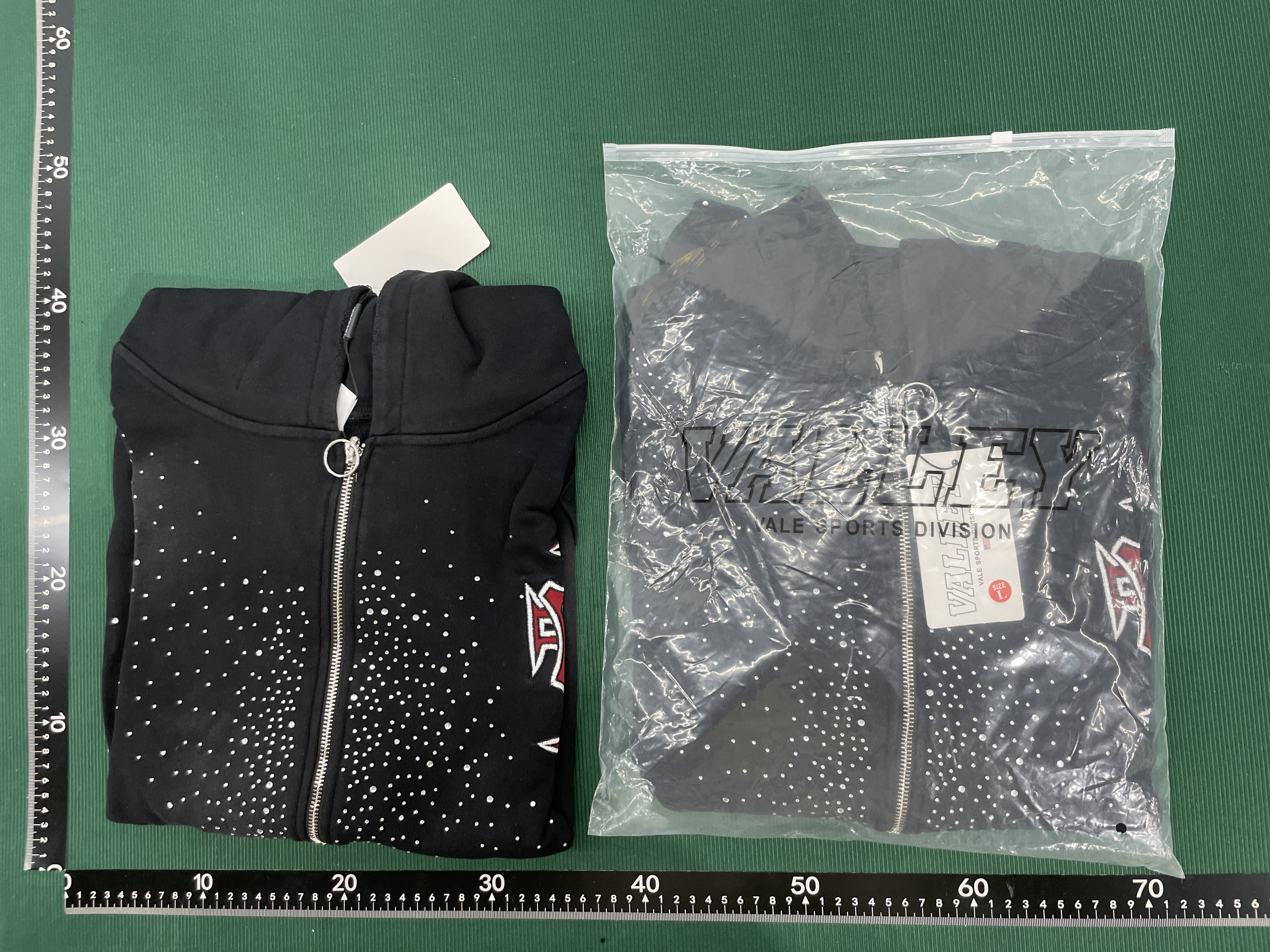 Hoodie — QC-Foto 1 von 75