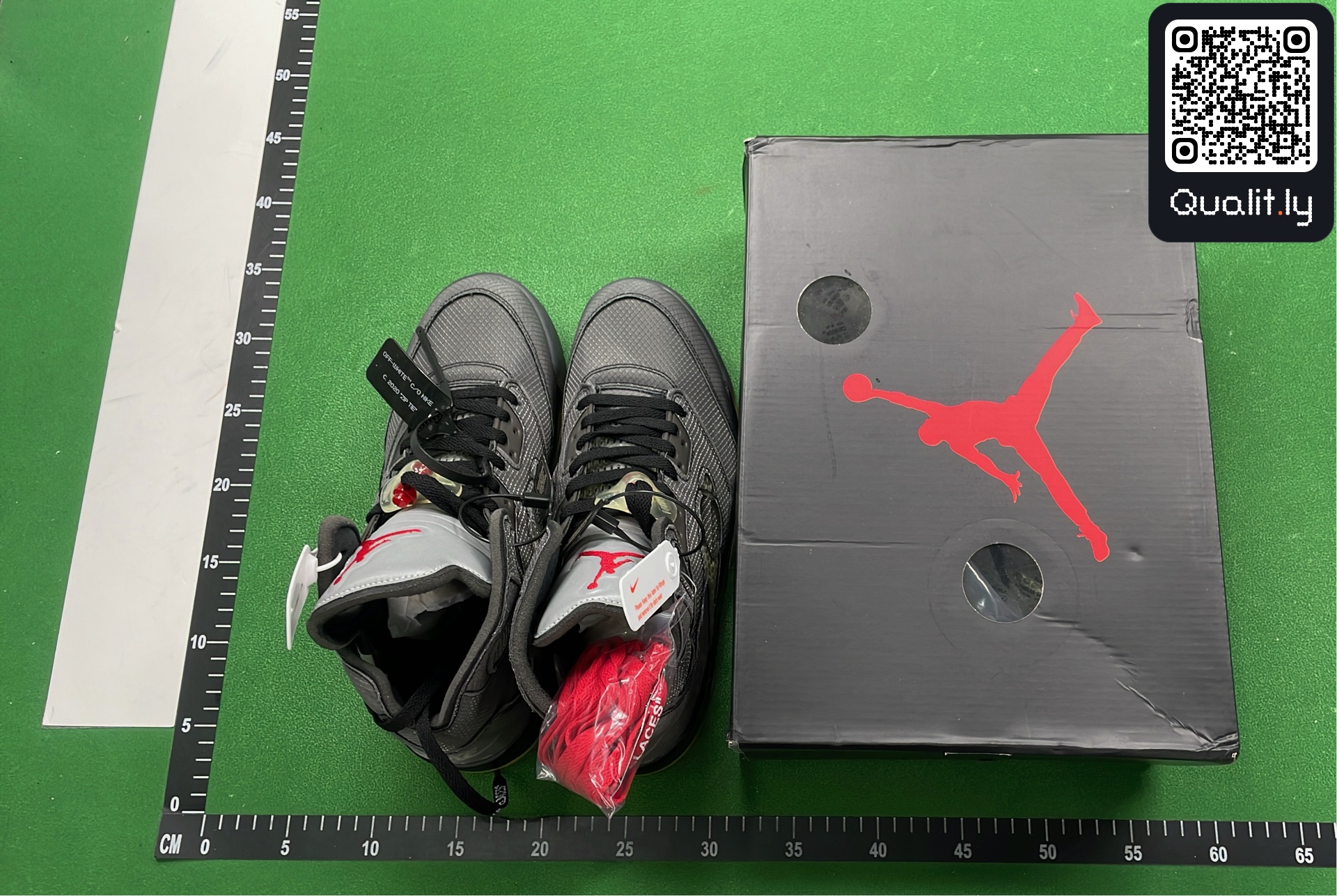 Sneakers QC photo 1 of 36