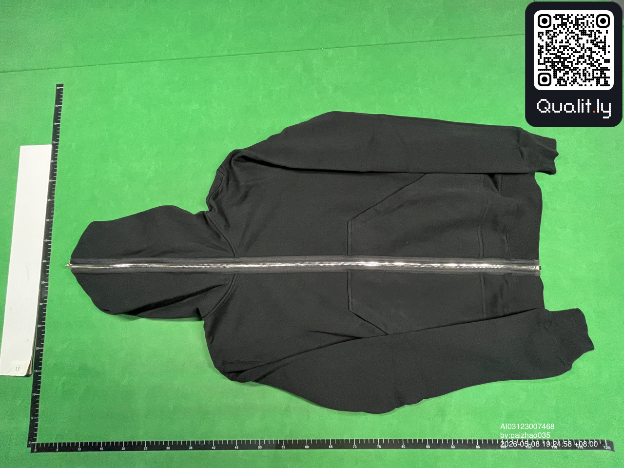 Hoodie — QC-Foto 3 von 14