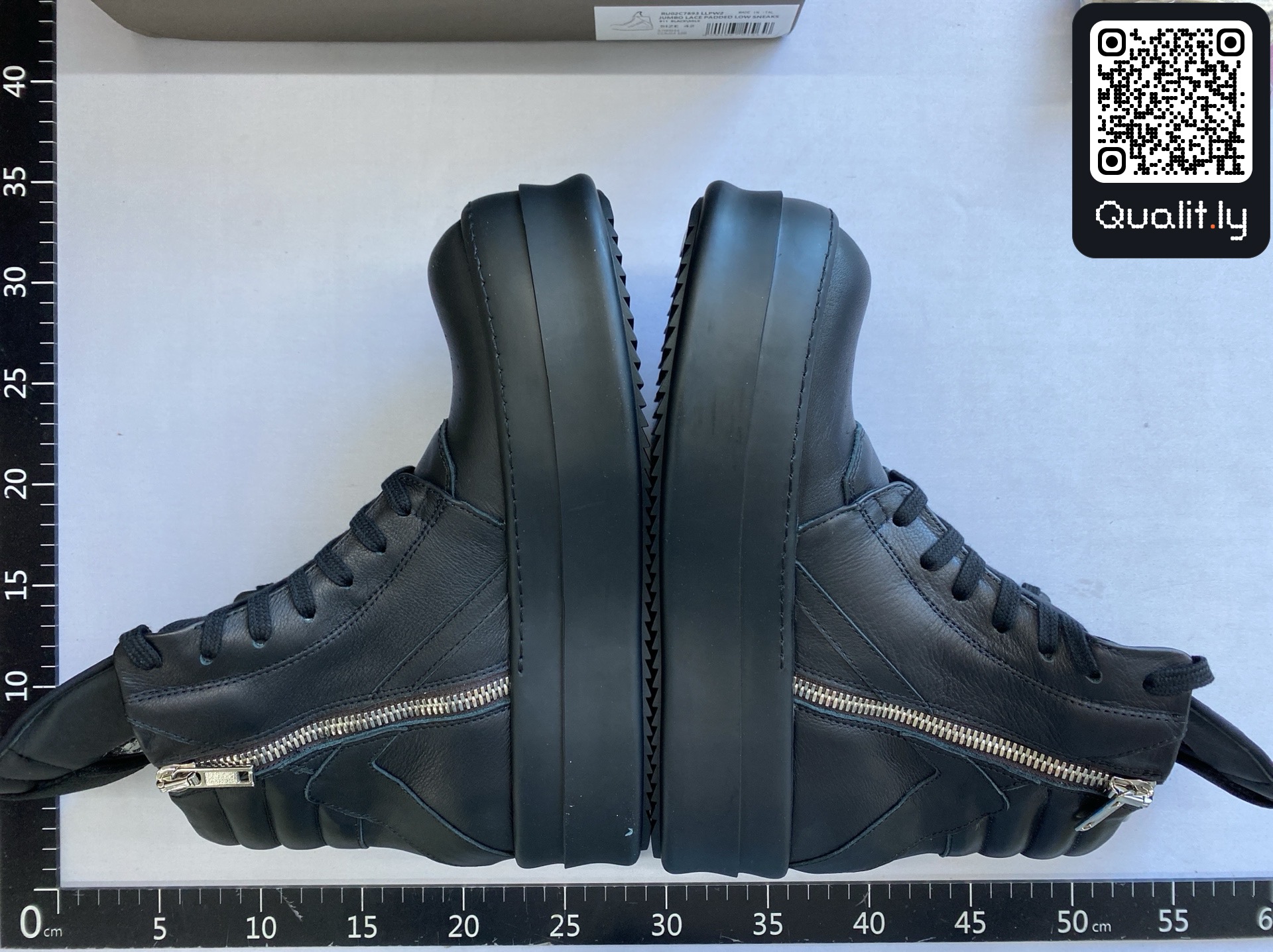 Sneakers QC photo 3 of 32