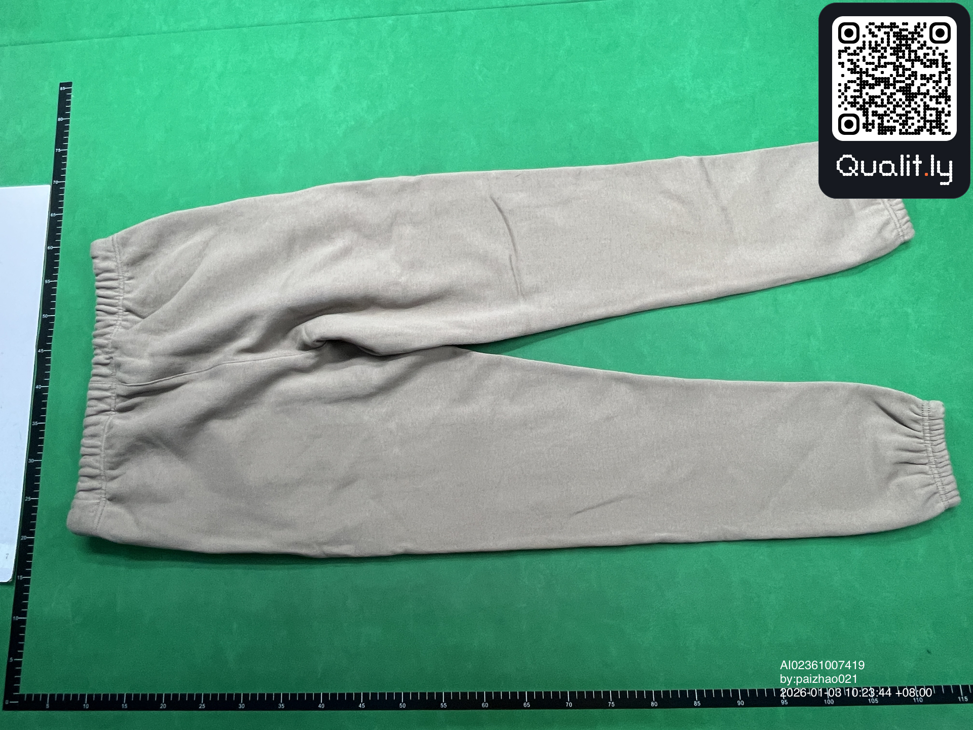 Pantaloni — foto QC 1 di 10
