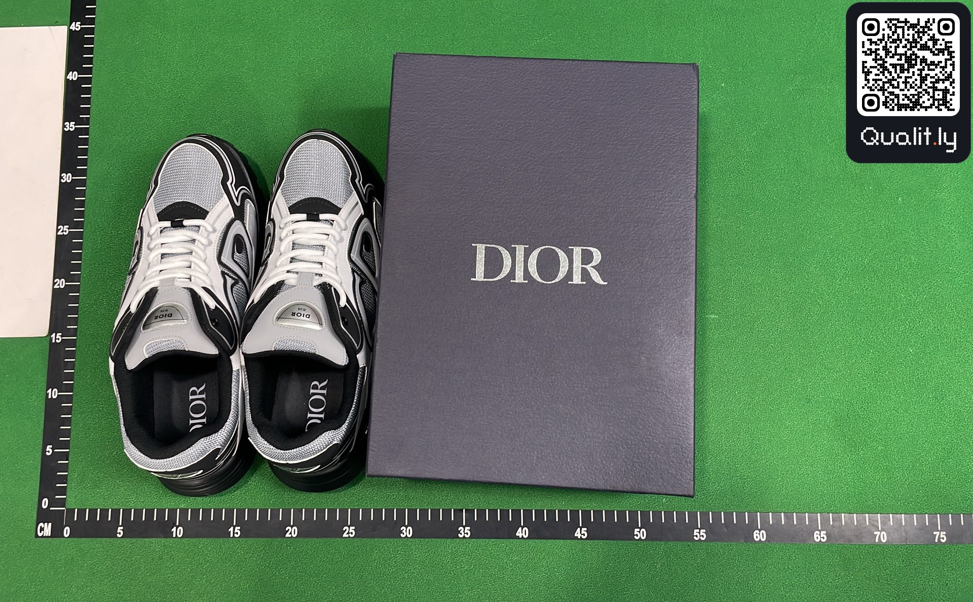 Sneakers QC photo 1 of 18