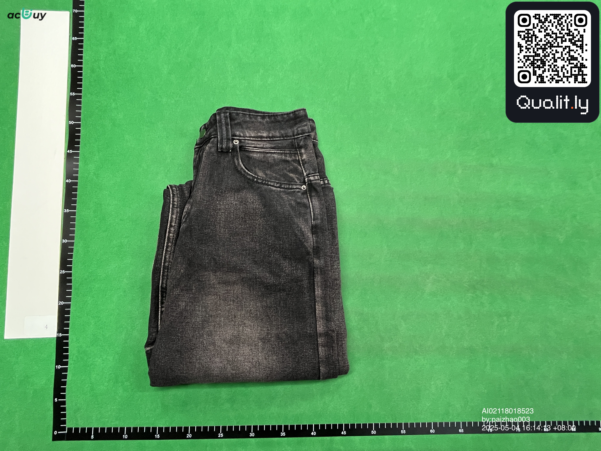 Jeans — foto QC 1 di 4