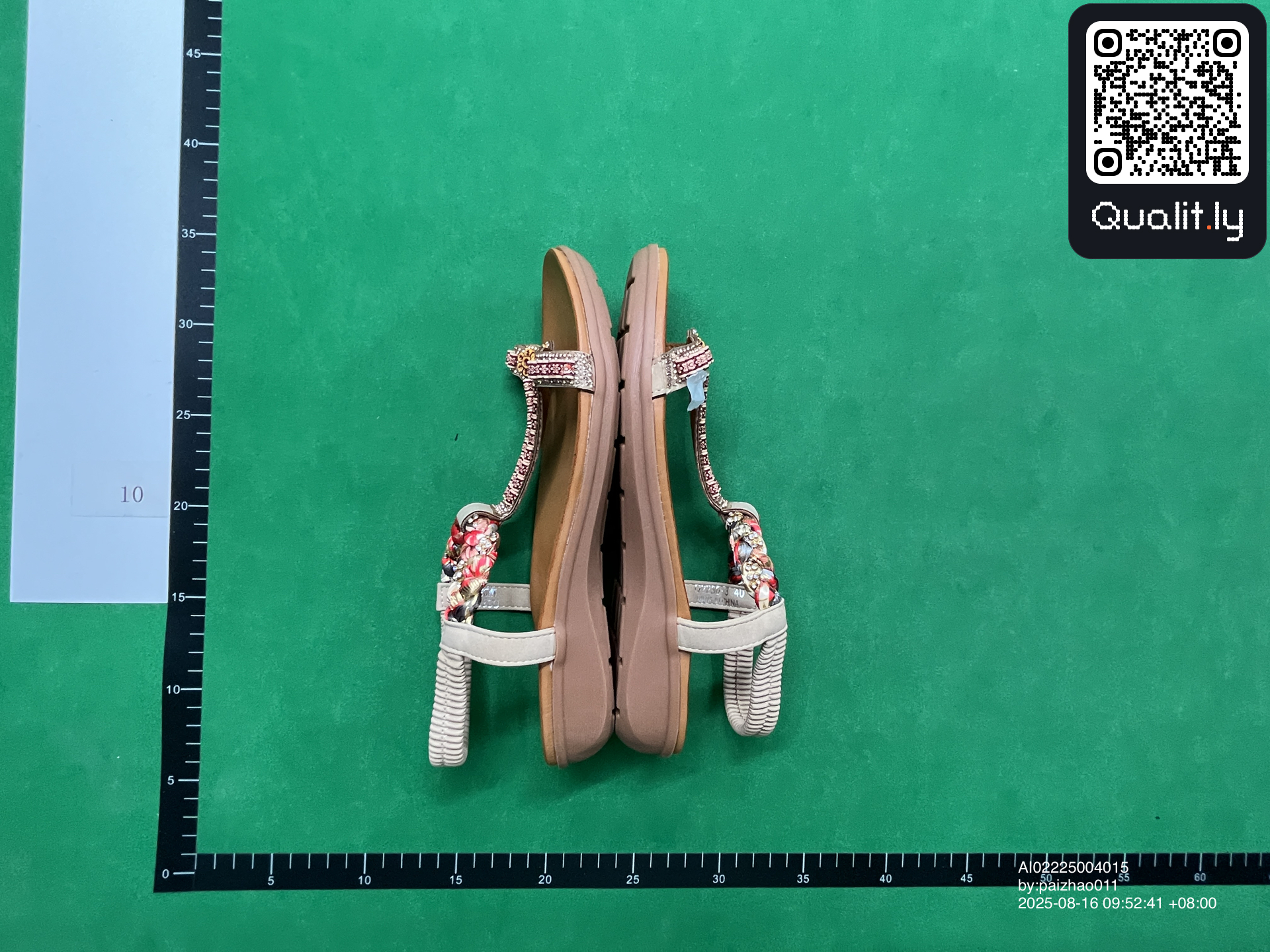 Slides — QC-Foto 2 von 6