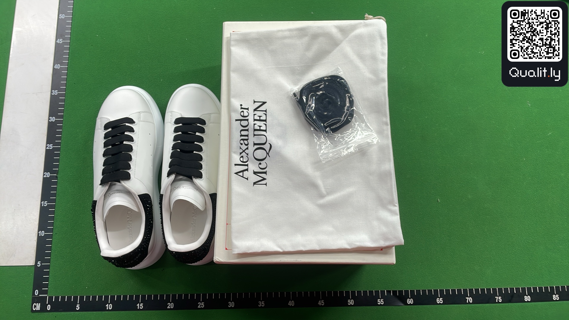 Sneaker — QC-Foto 1 von 26