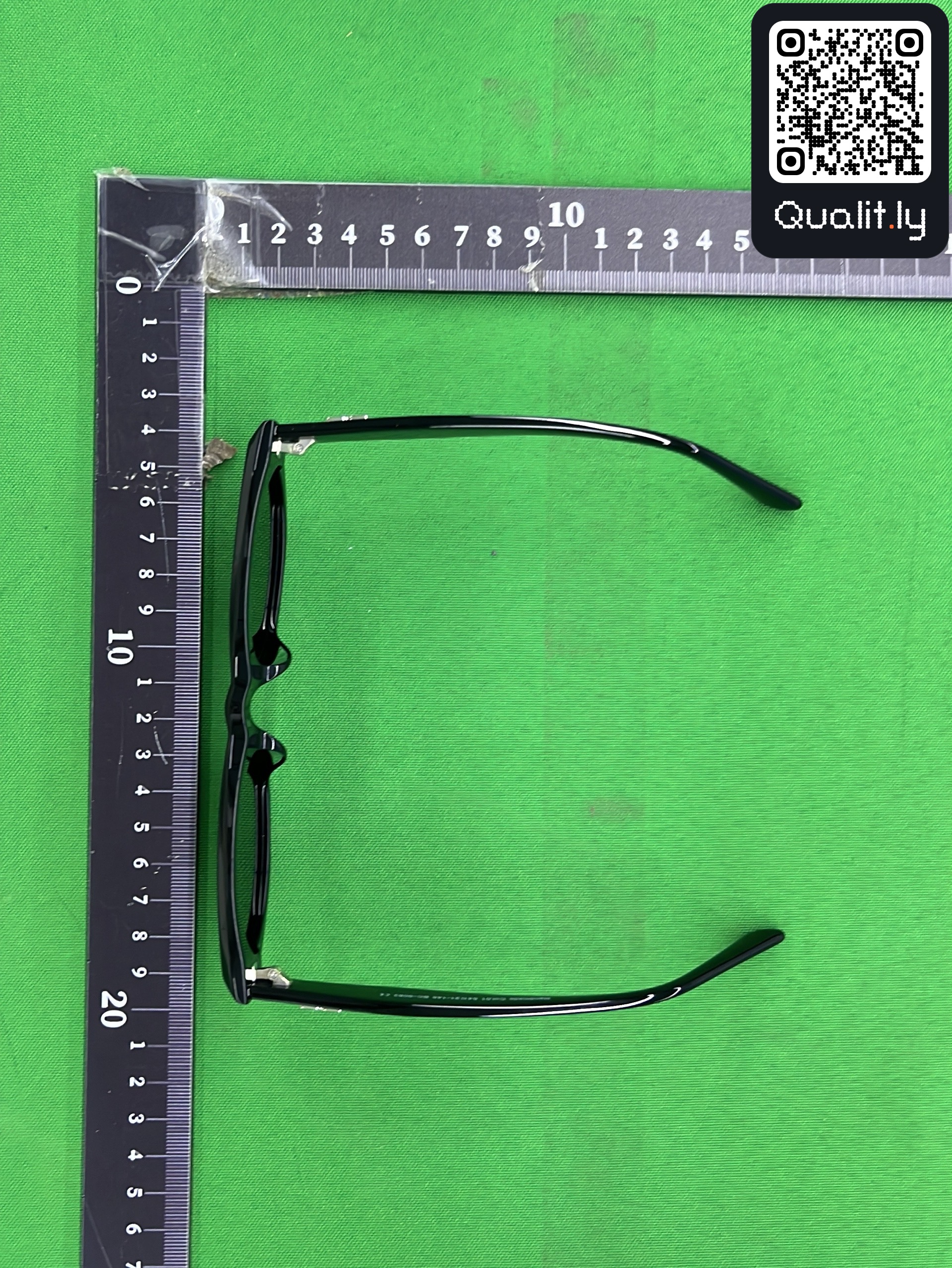 Sunglasses QC photo 1 of 3