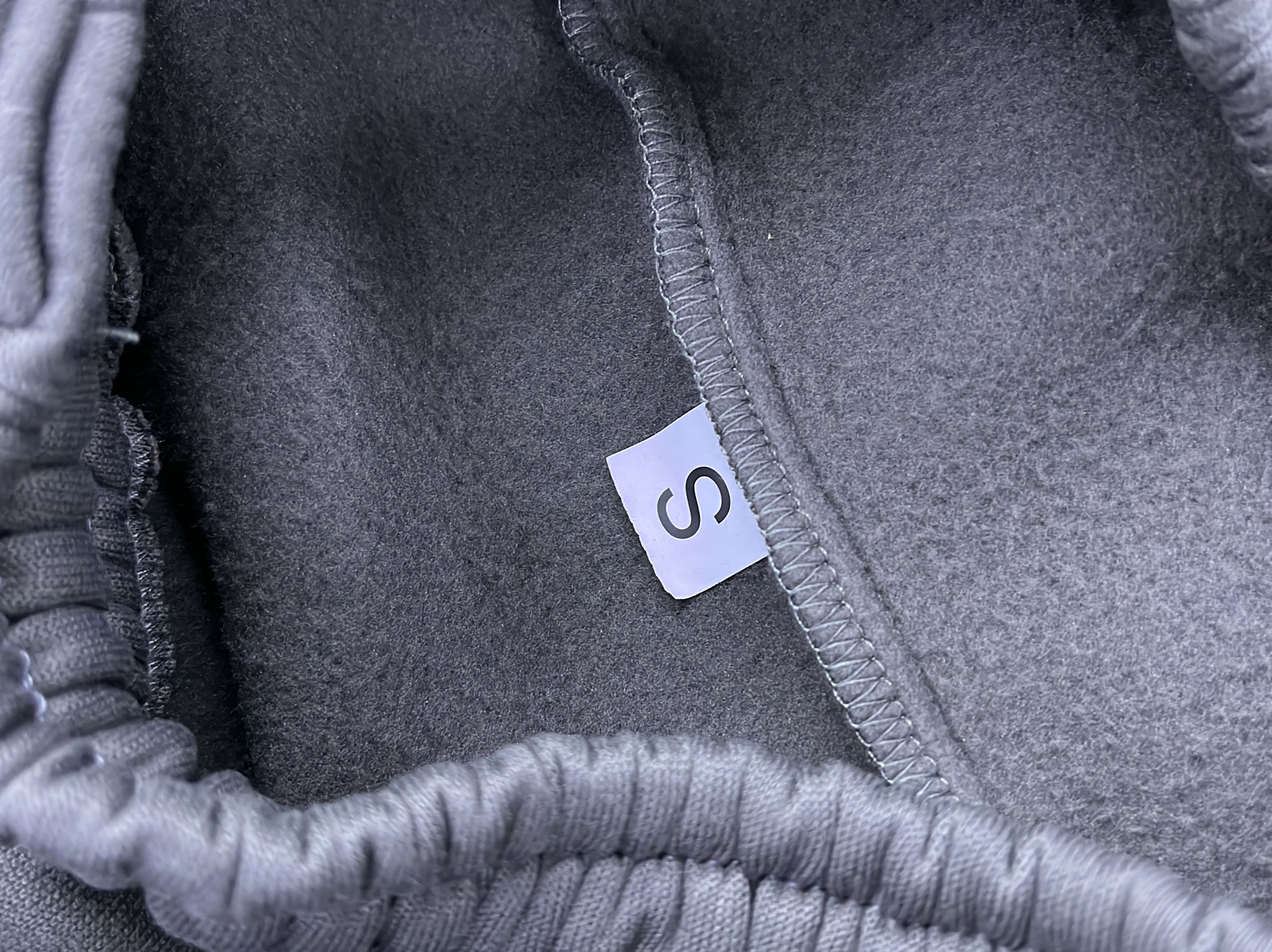 Sweat — photo QC 2 sur 4