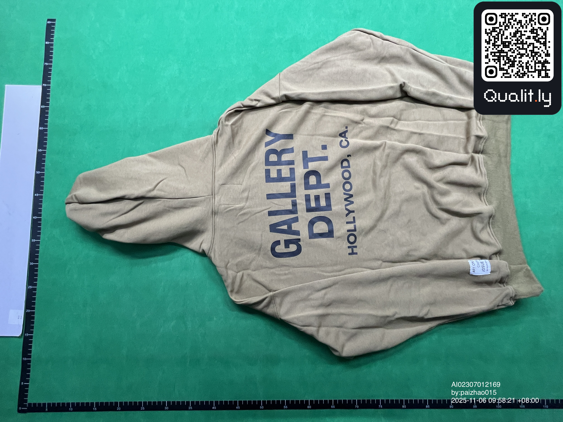 Sweat à capuche — photo QC 2 sur 4