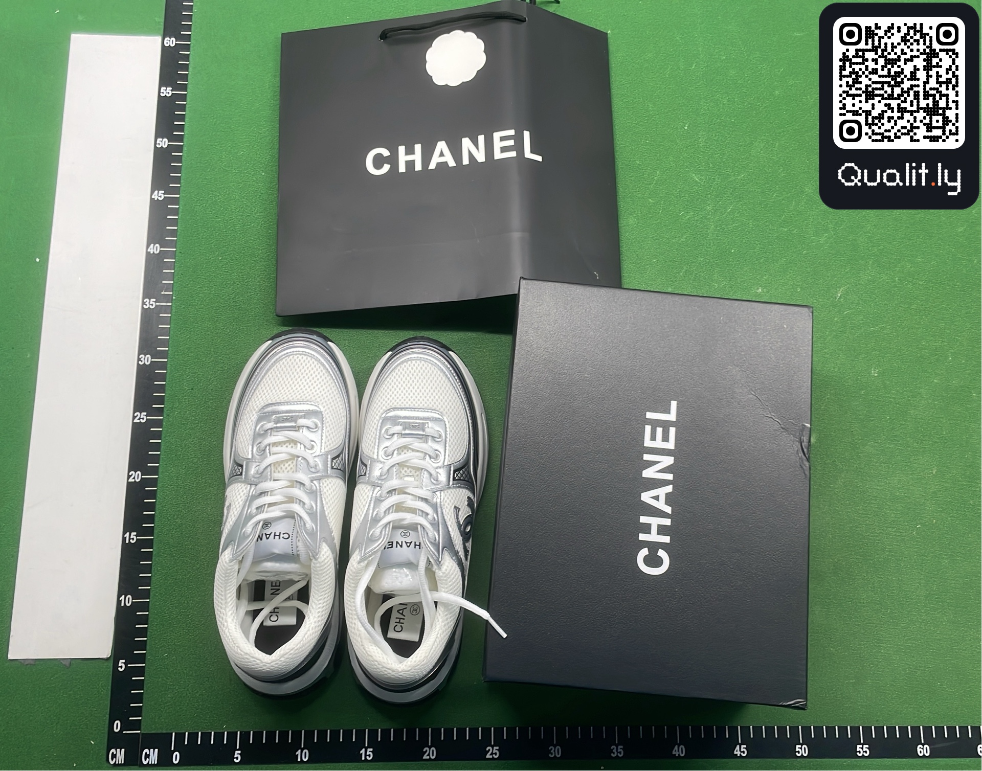 Sneakers — QC-foto 1 van 12