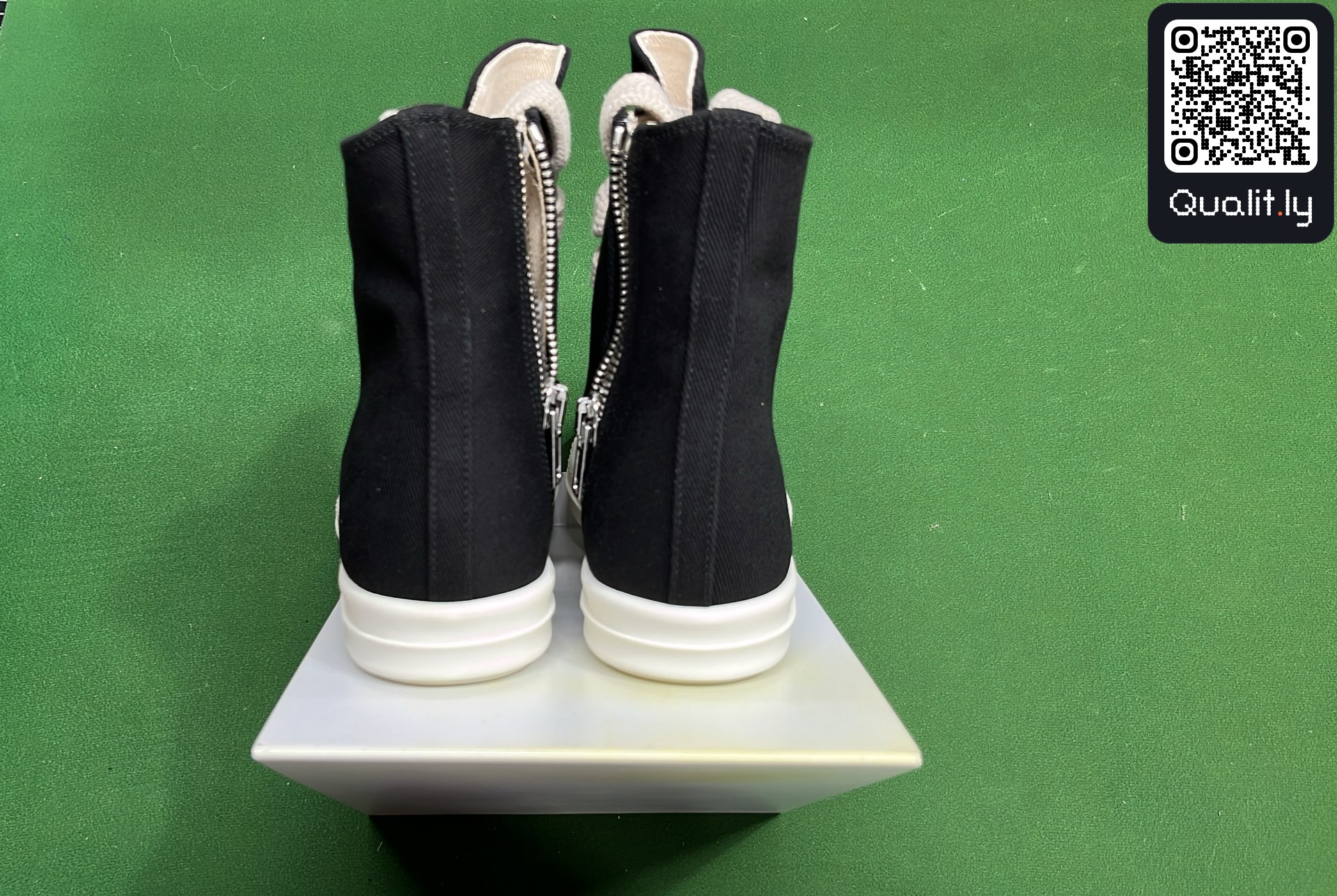 Sneakers QC photo 3 of 119