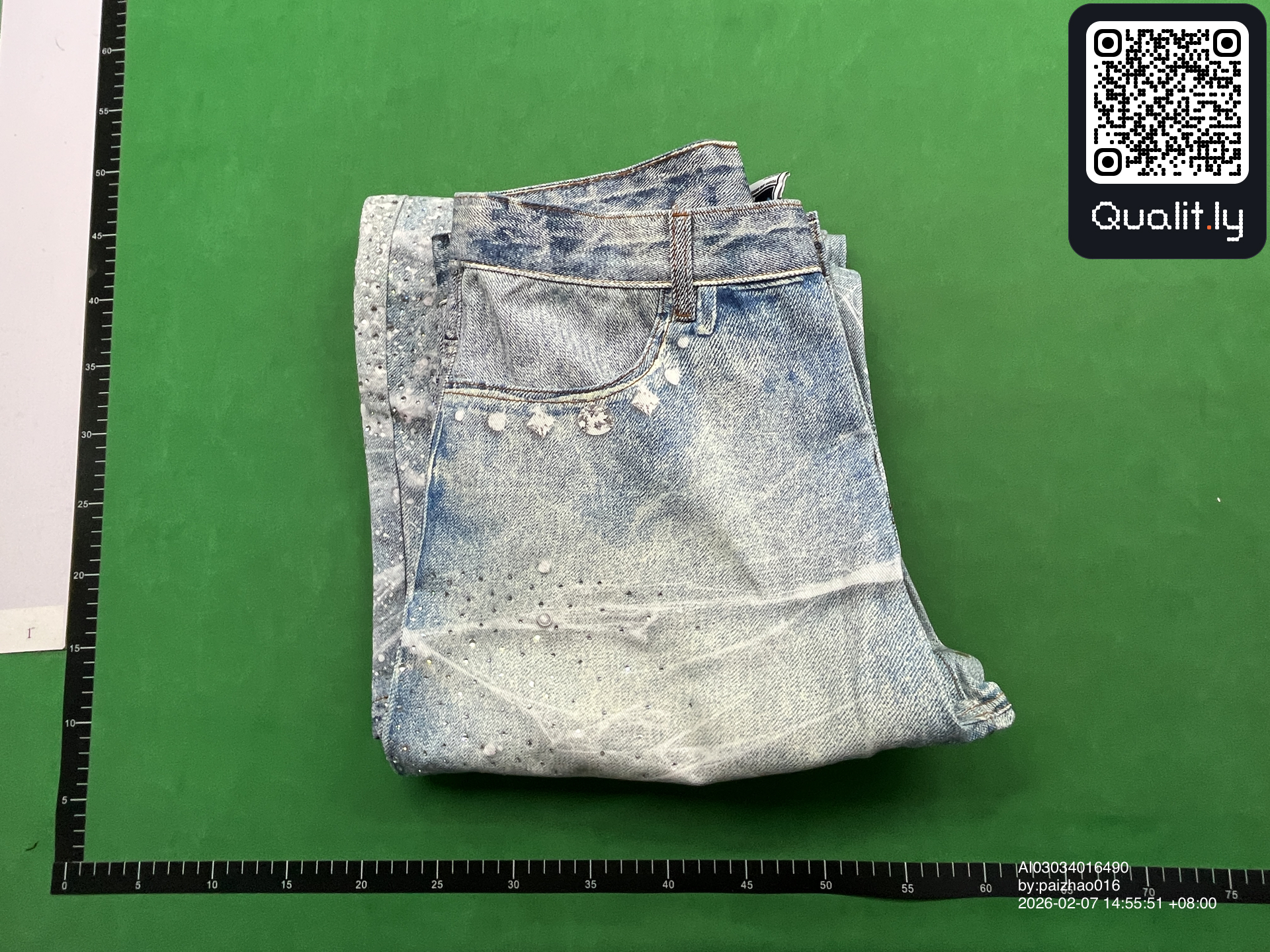 牛仔裤 QC 照片 1 / 4
