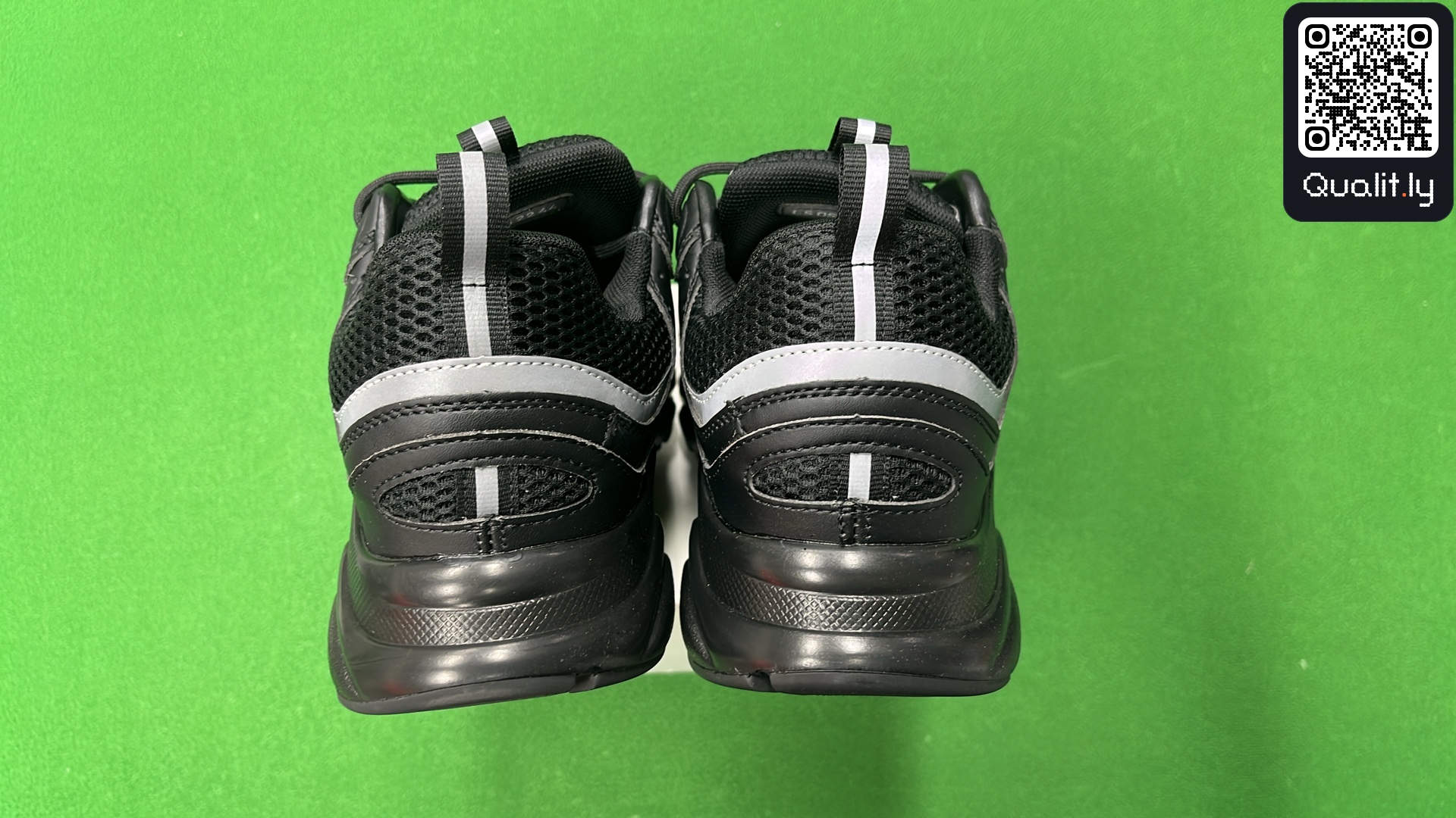 Sneakers QC photo 3 of 6