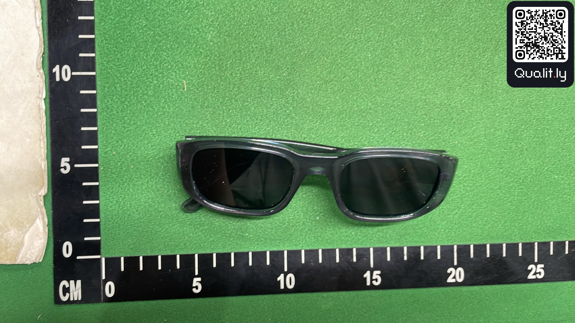 Sonnenbrille — QC-Foto 1 von 3