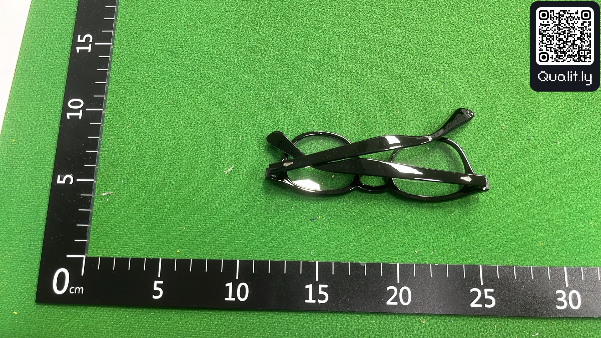 Okulary przeciwsłoneczne — zdjęcie QC 2 z 12