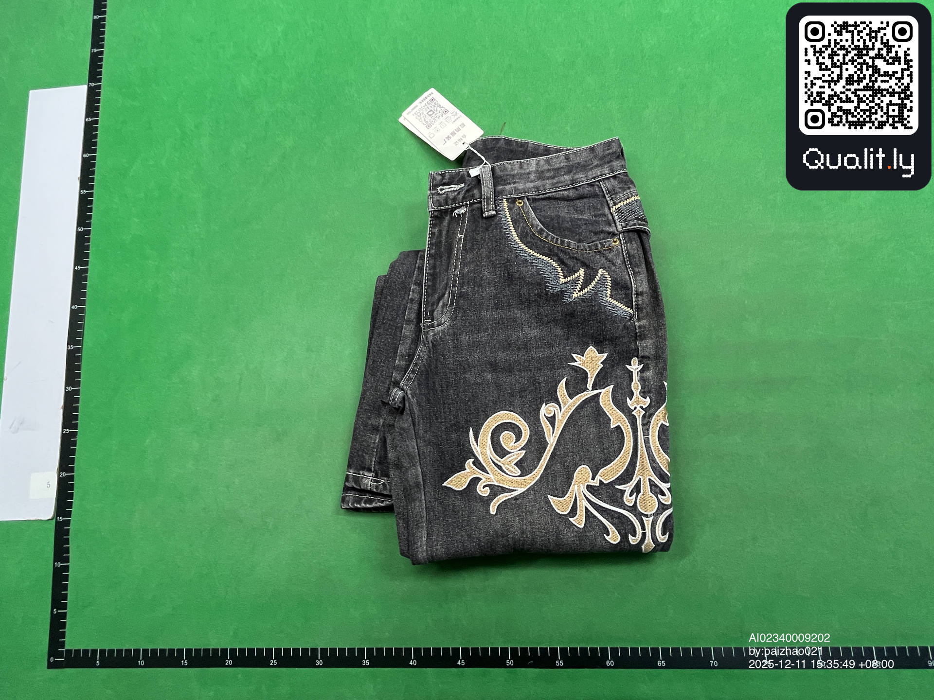 Jeans — QC-foto 1 av 8
