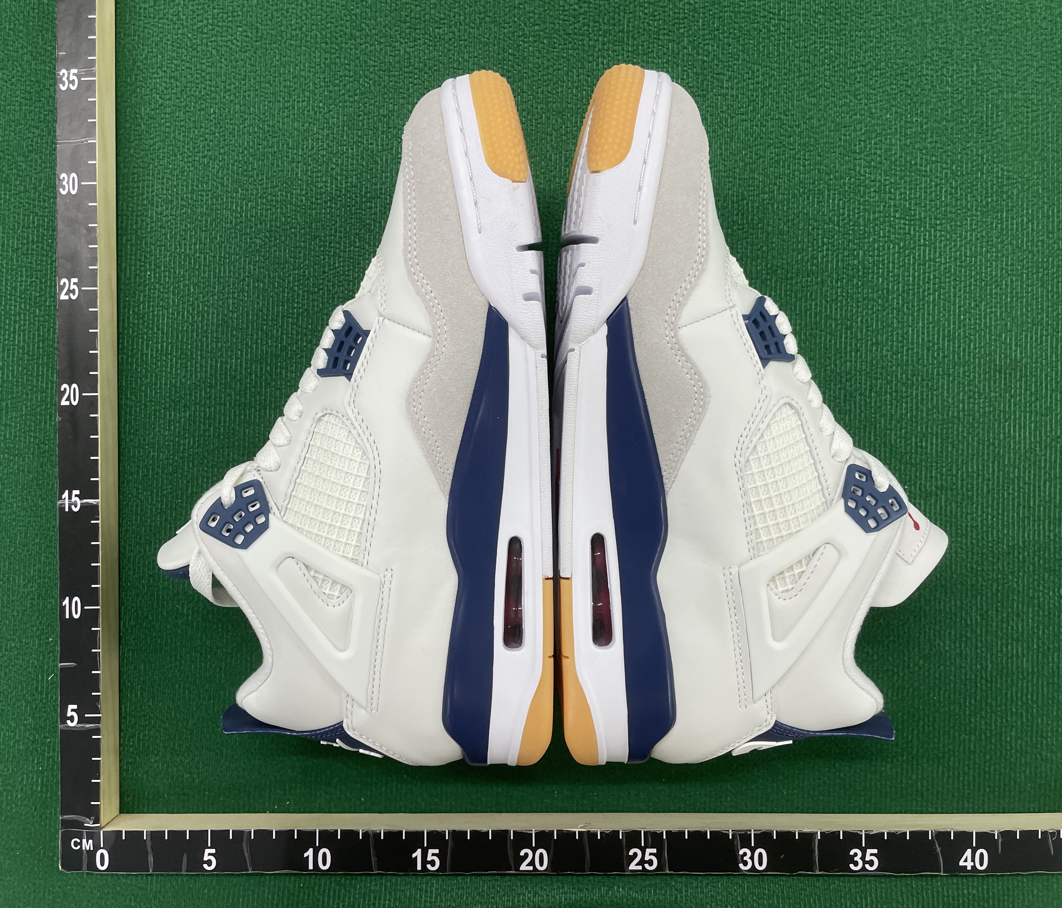 Sneakers QC photo 3 of 95