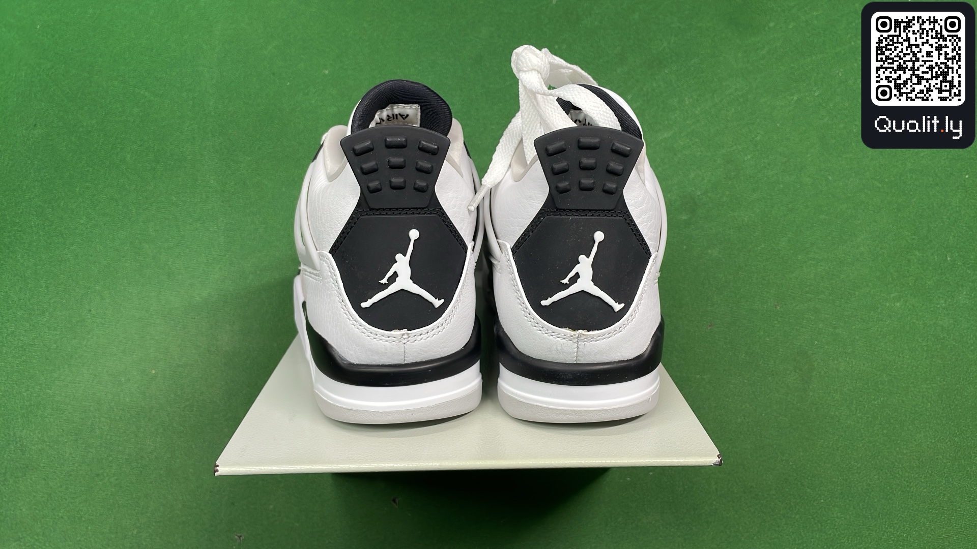 Sneakers QC photo 3 of 126