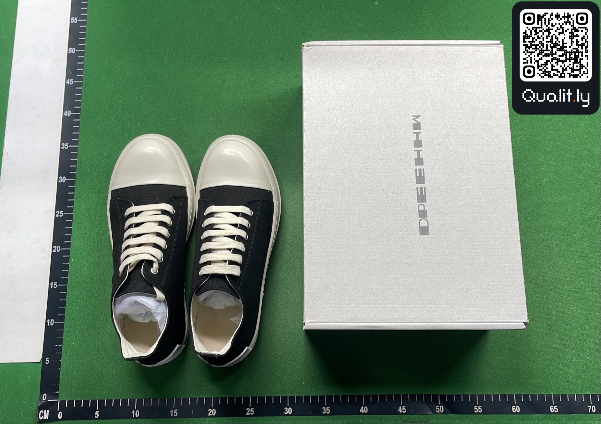 Sneakers — foto QC 1 di 6
