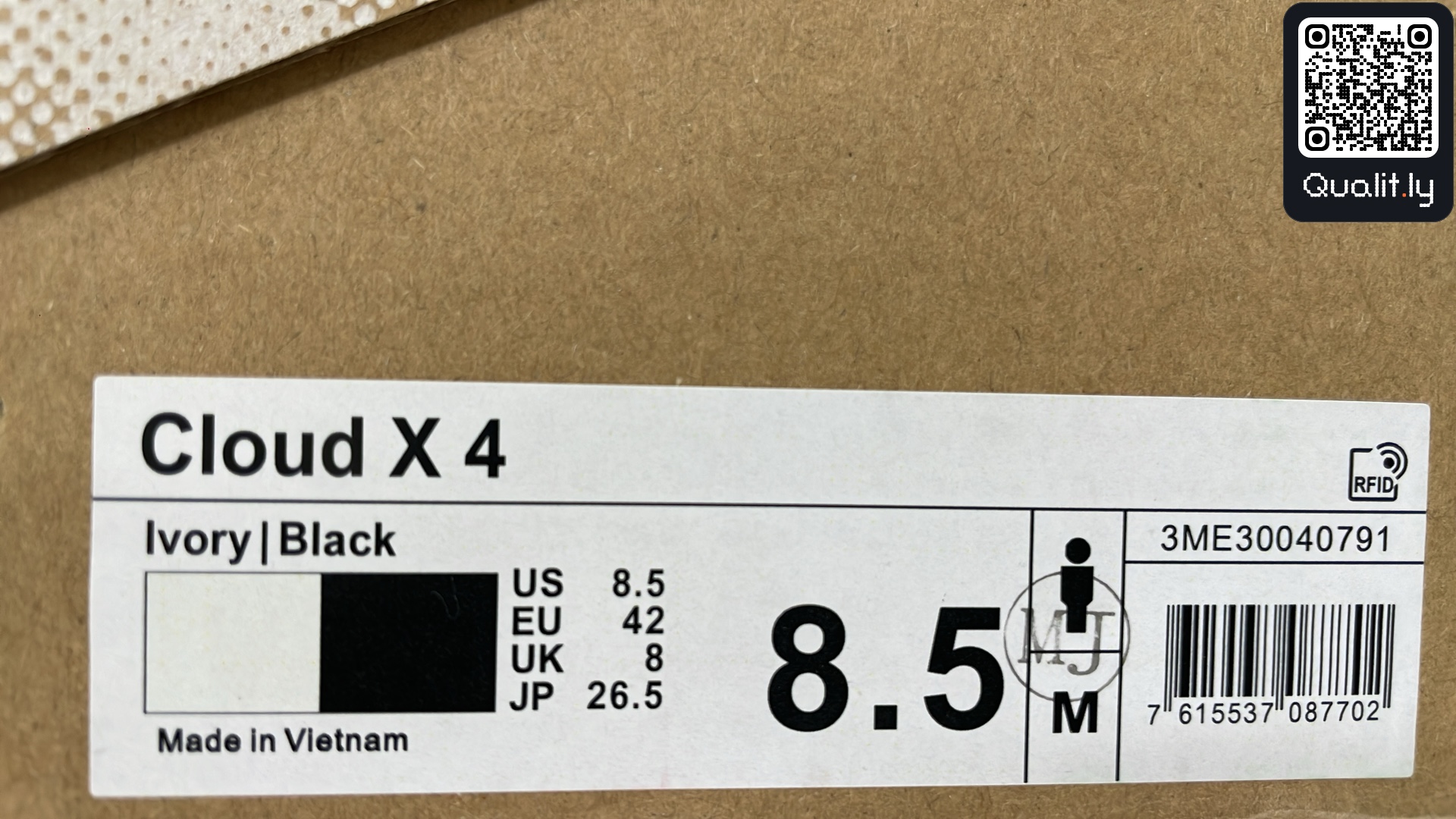 Sneakers QC photo 2 of 6