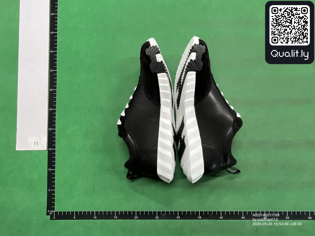 Sneakers — foto QC 3 di 60