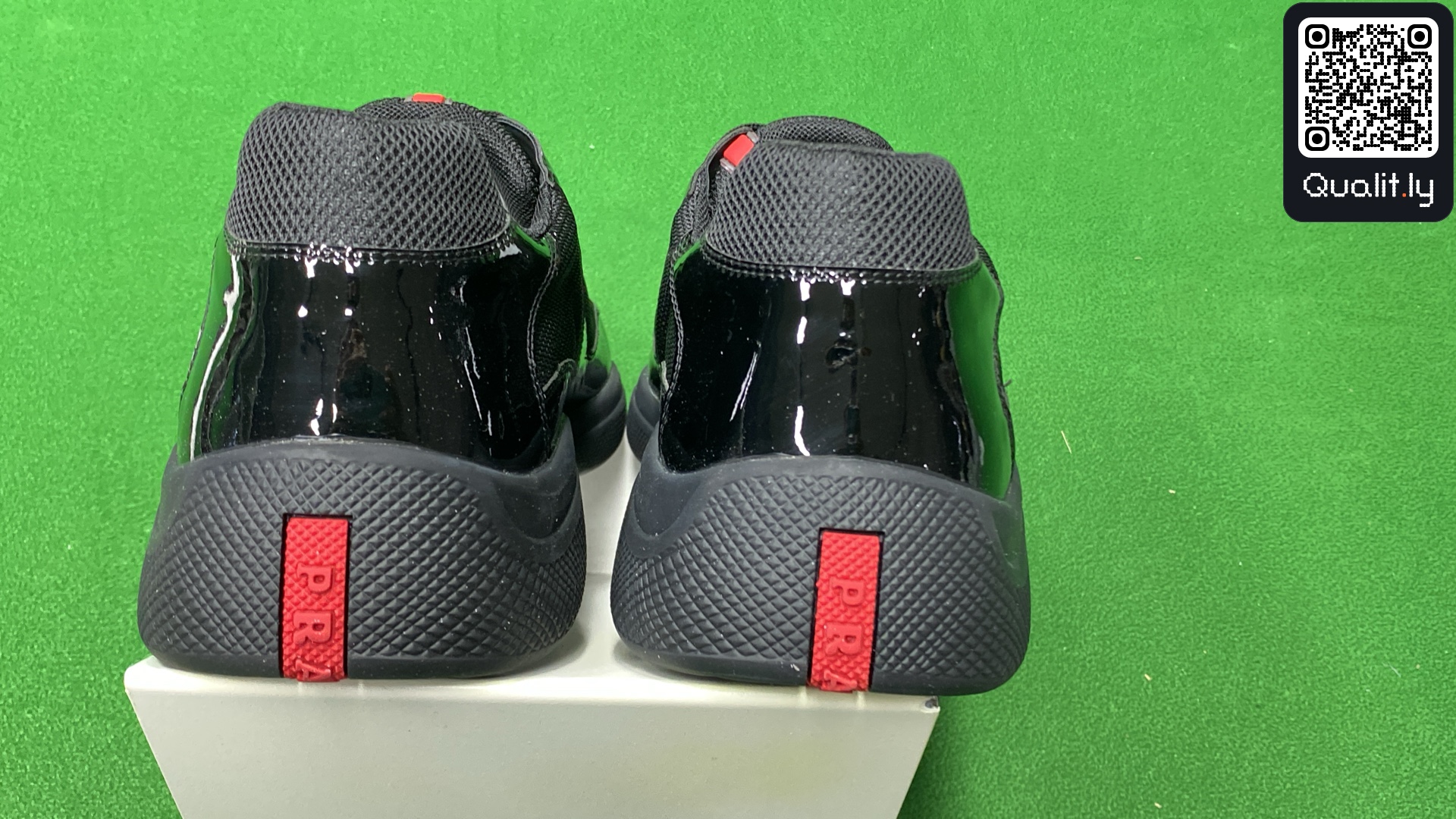 Sneakers QC photo 3 of 120