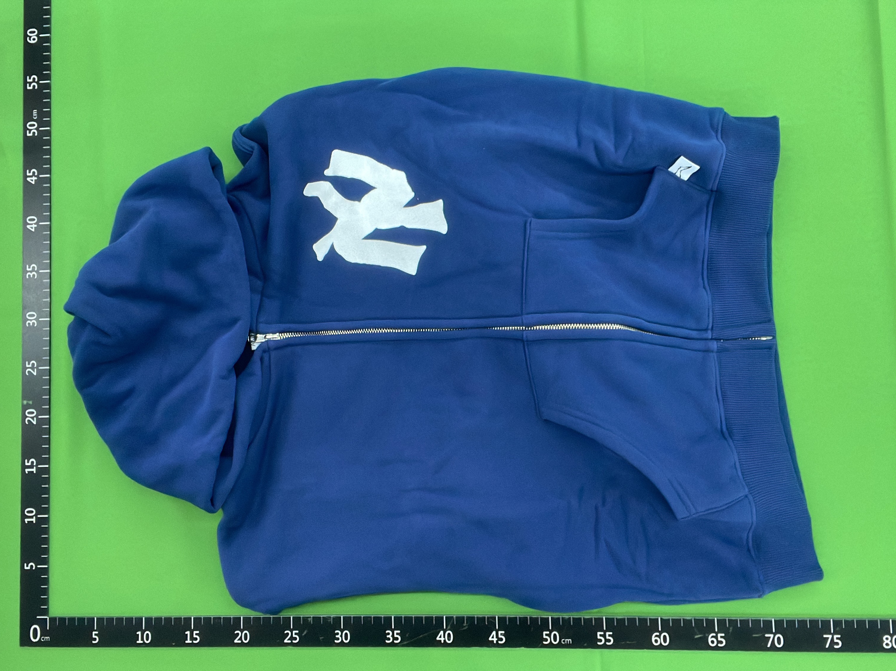 Hoodie — QC-Foto 3 von 22