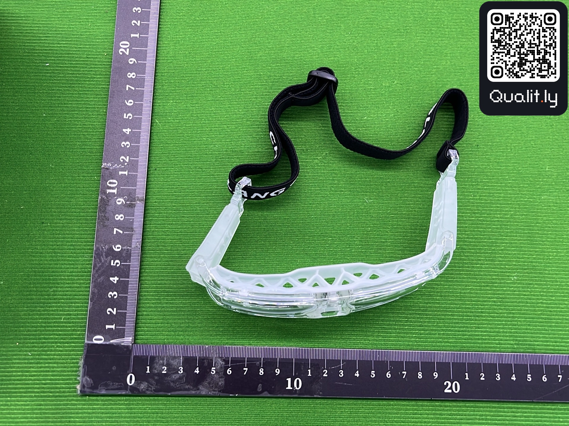 Sunglasses QC photo 1 of 3