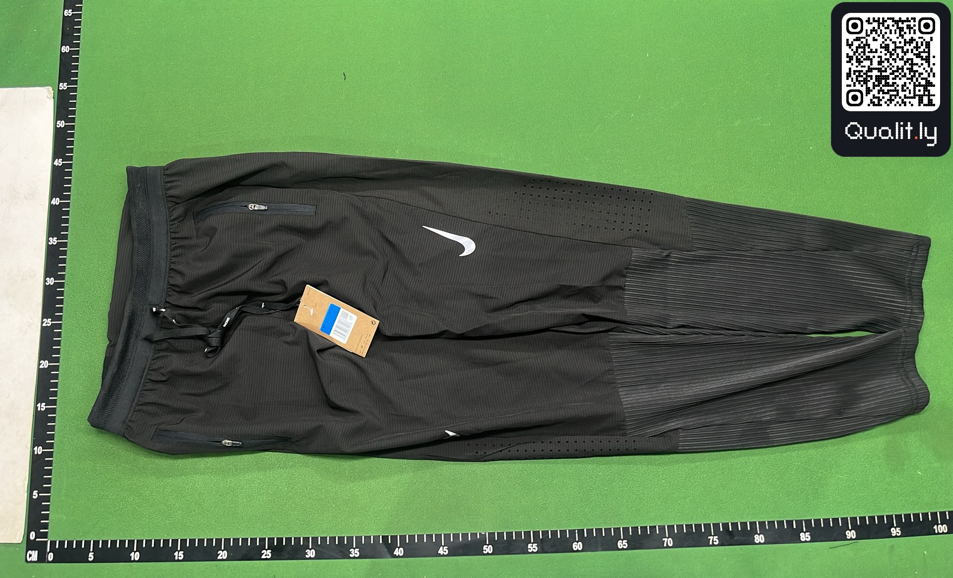 Pants QC photo 2 of 23