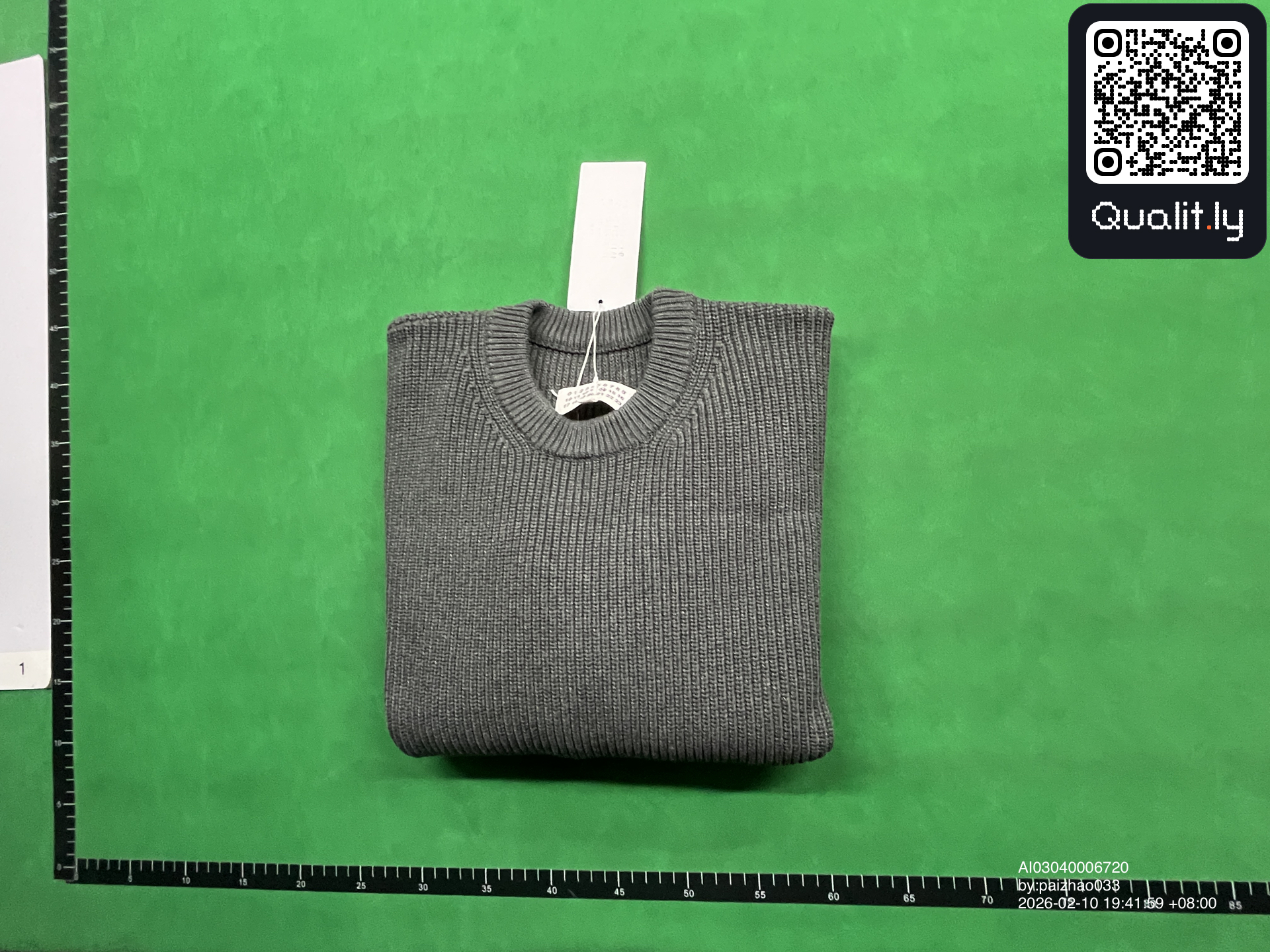 Pull — photo QC 1 sur 24