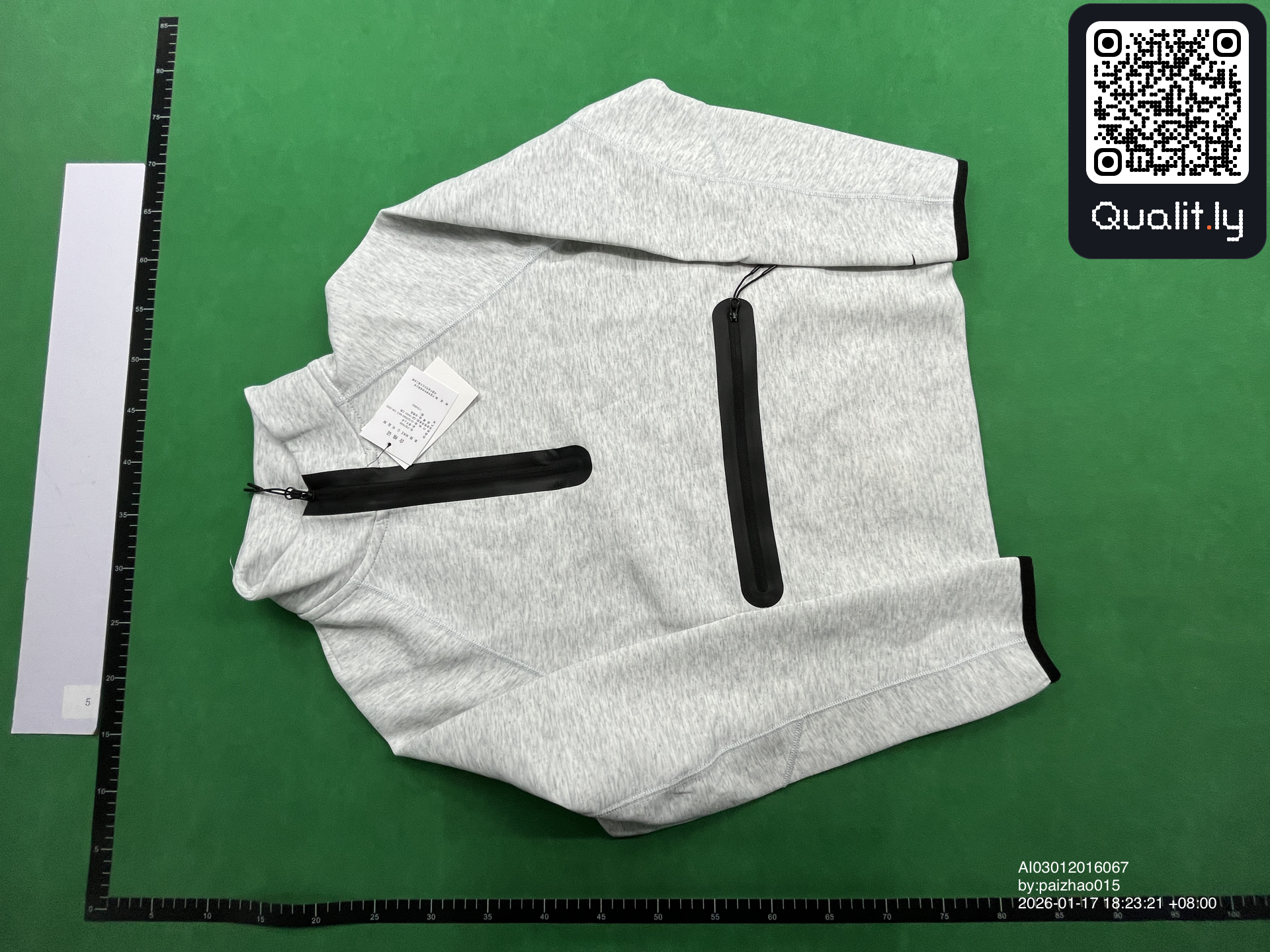 Hoodie — QC-Foto 3 von 8