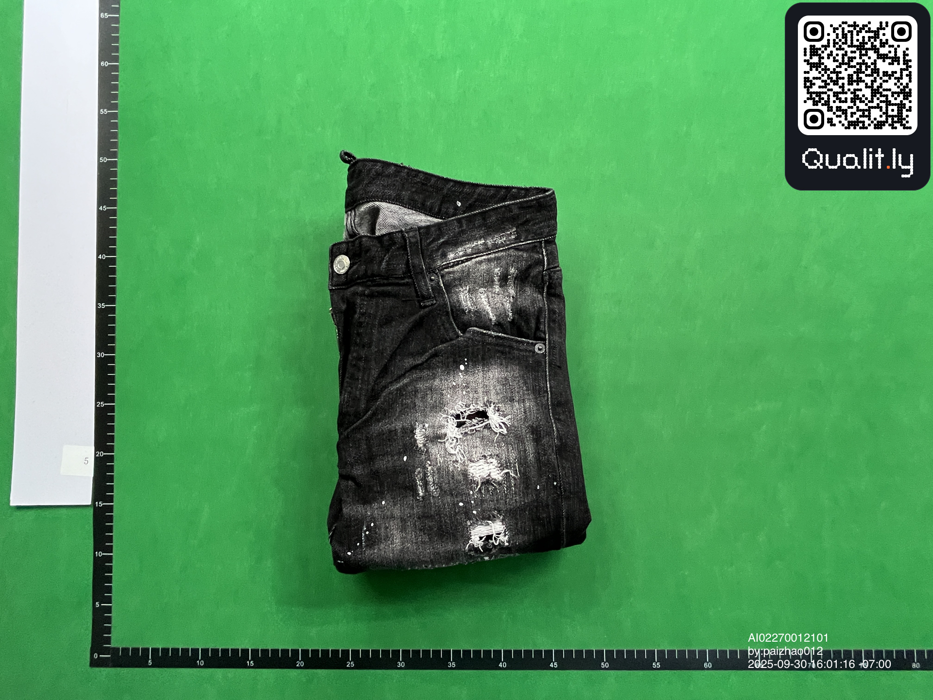 Jeansy — zdjęcie QC 1 z 4