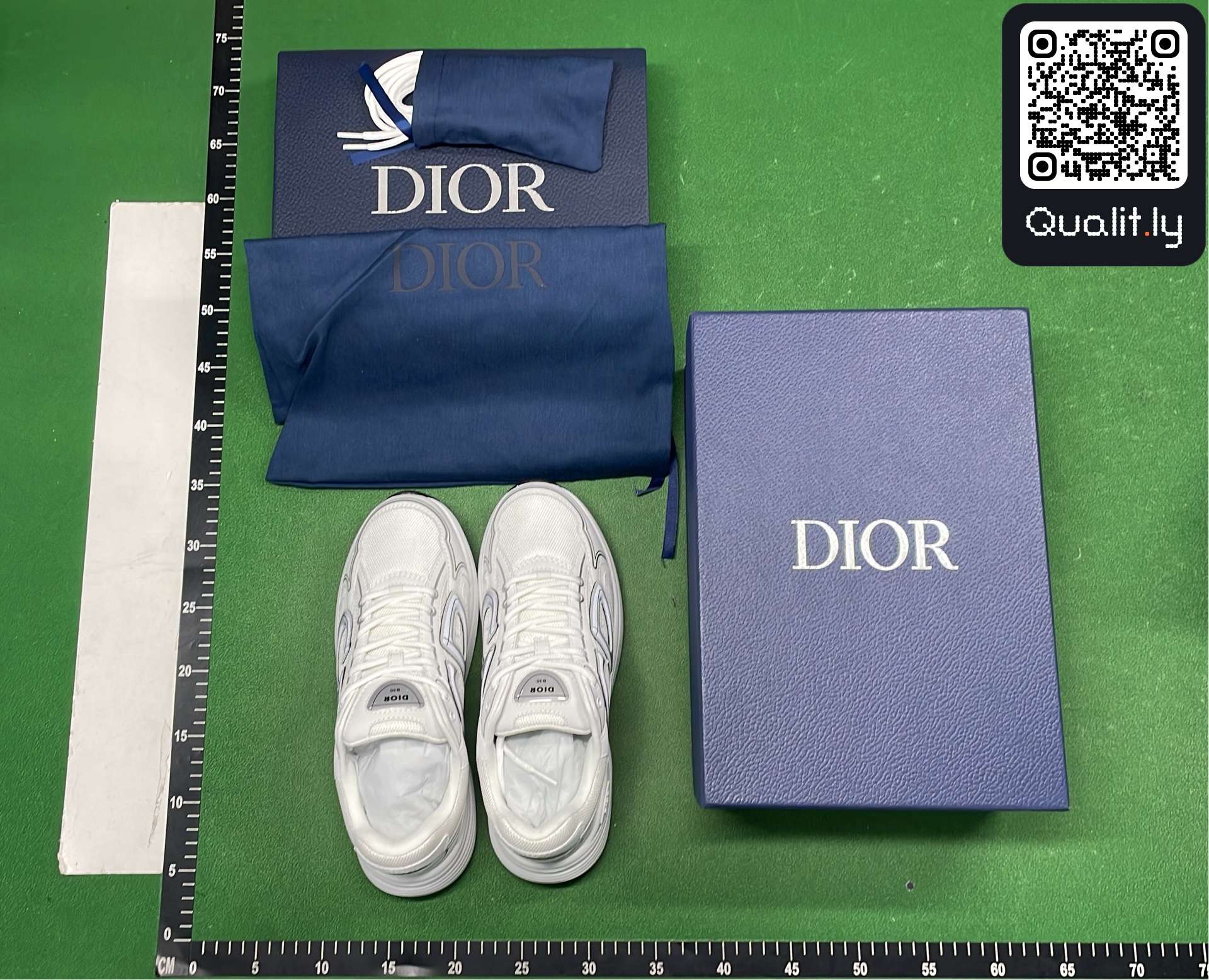Sneakers QC photo 1 of 108