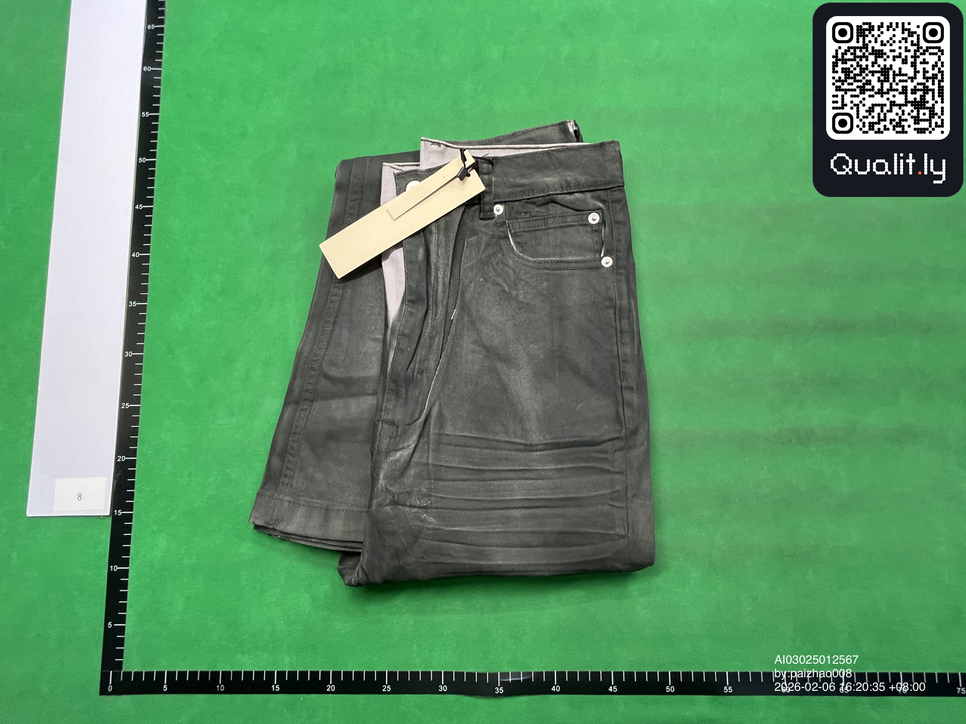 Jeans — QC-foto 1 van 4