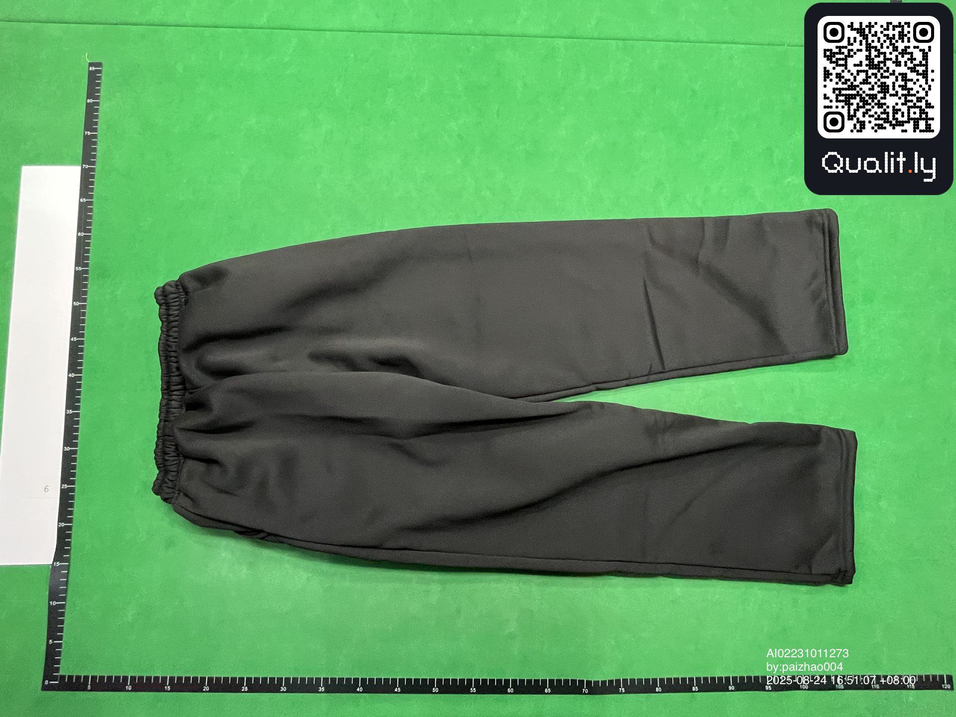 Hoodie — QC-Foto 2 von 74
